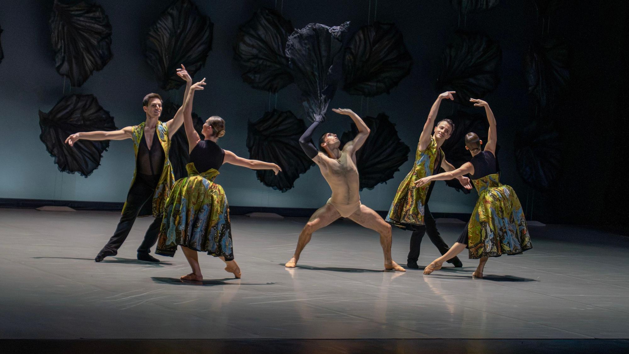 Balletttänzer auf einer Bühne