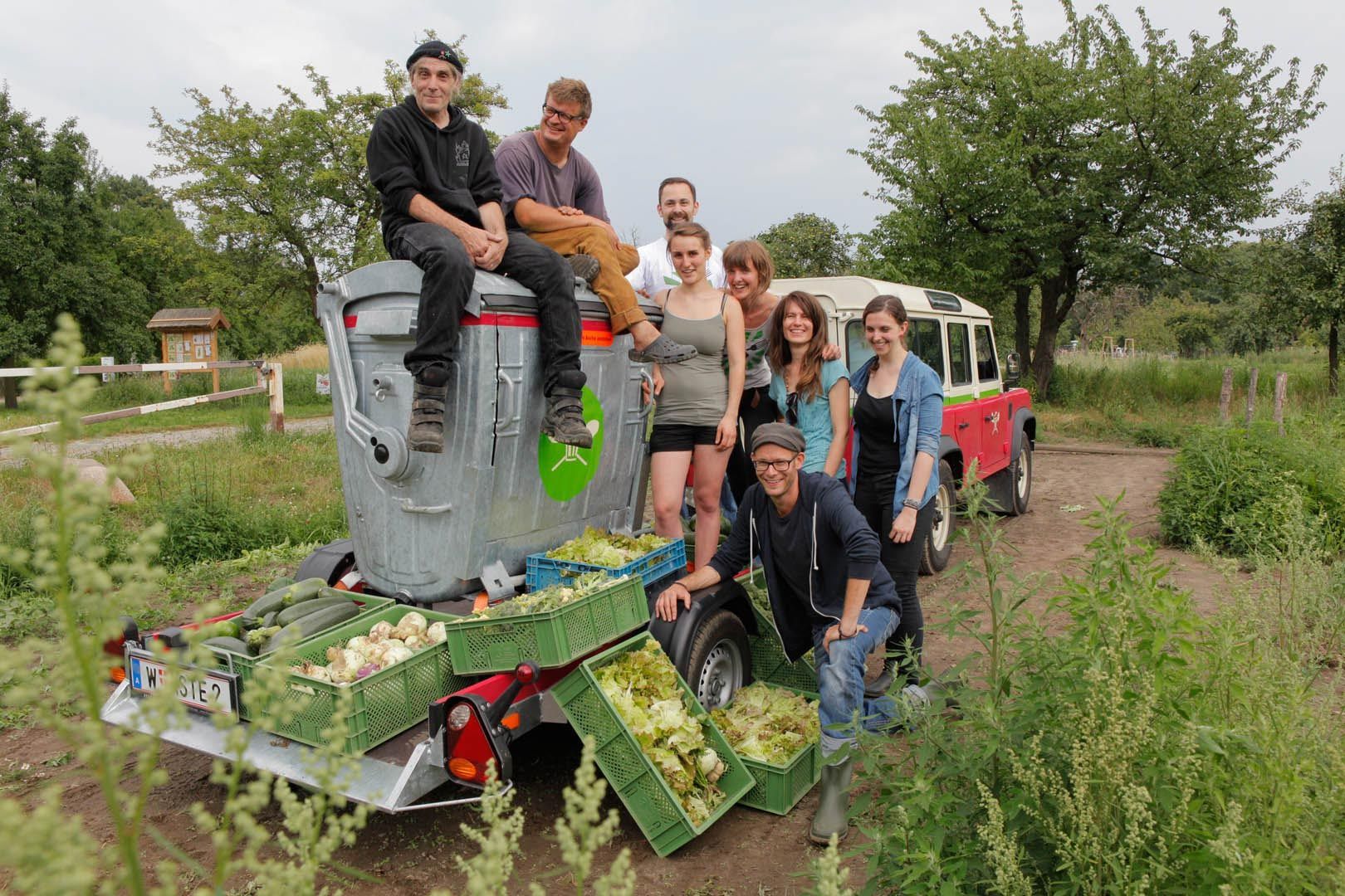 David Groß und sein Team auf einem Feld