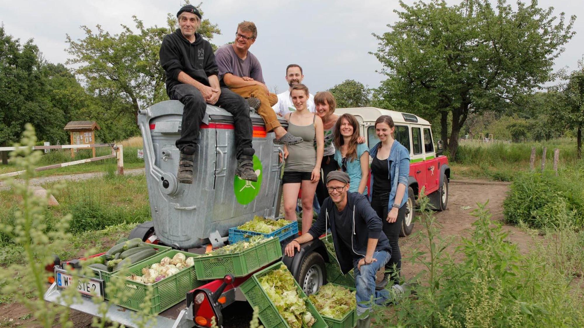 David Groß und sein Team auf einem Feld