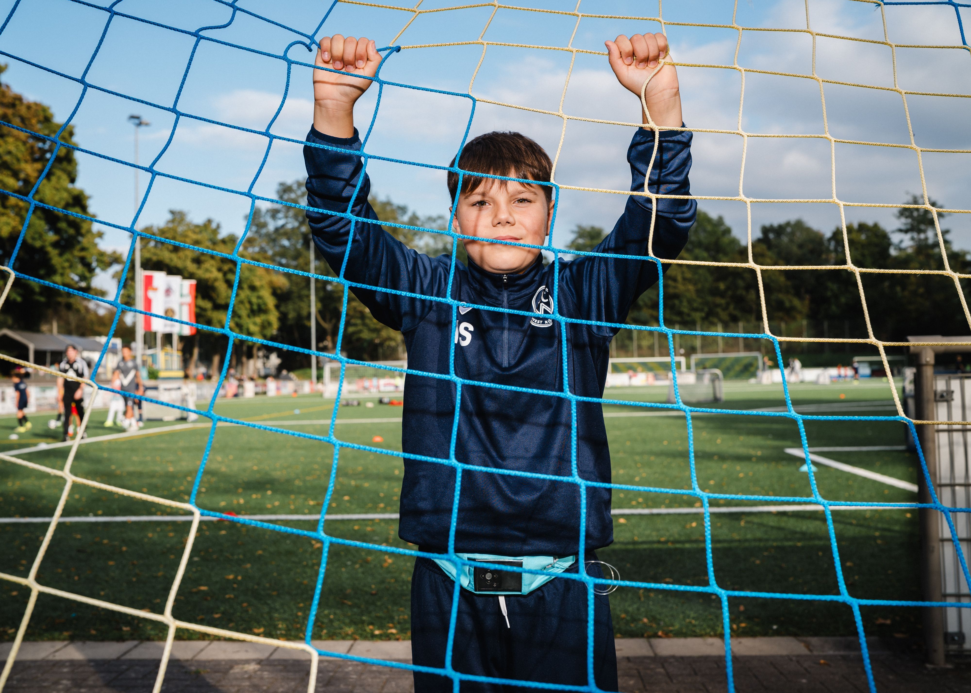 Nick (11) hat Diabetes und Zöliakie und spielt Leistungsfußball beim SC West mit einer Insulinpumpe am Gürtel.