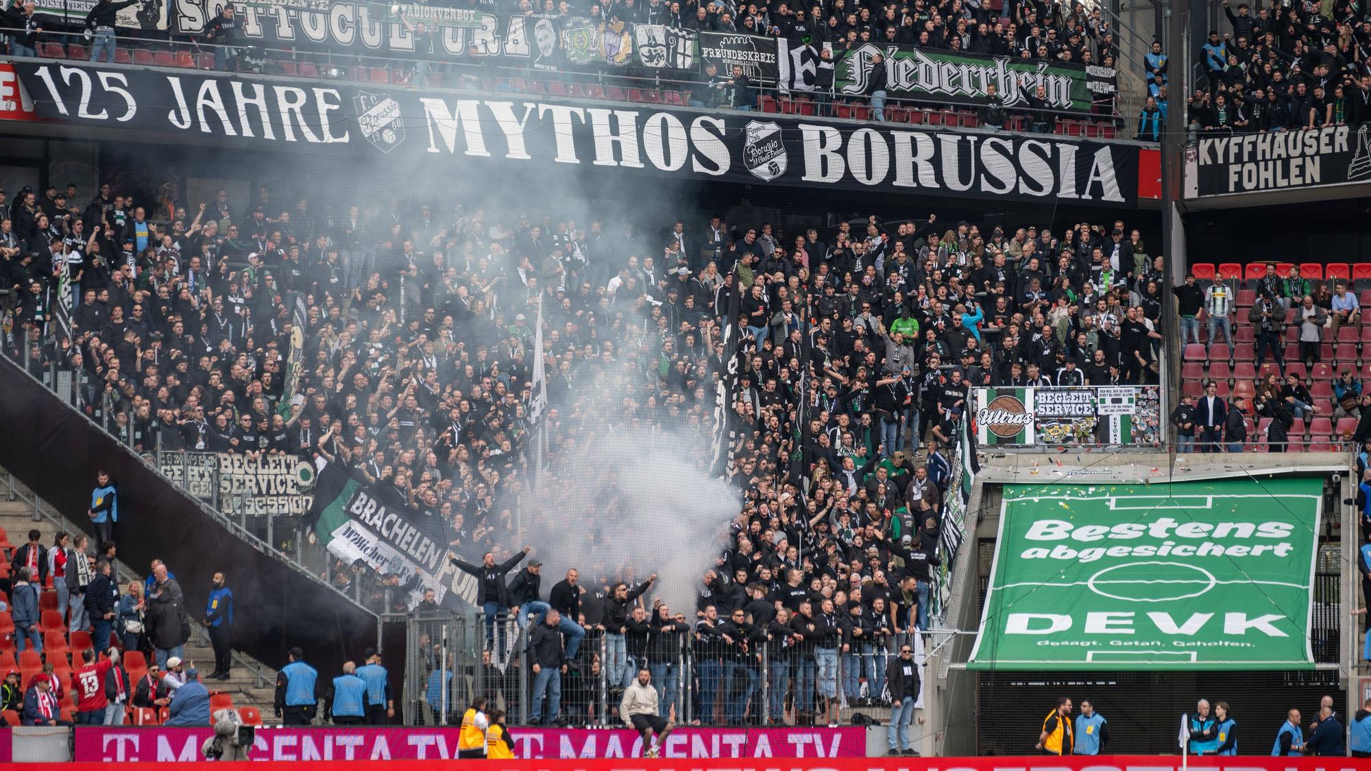 Die Gästefans von Borussia Mönchengladbach machten Stimmung gegen Köln, hier am 27. Spieltag der Saison 2025/2026.