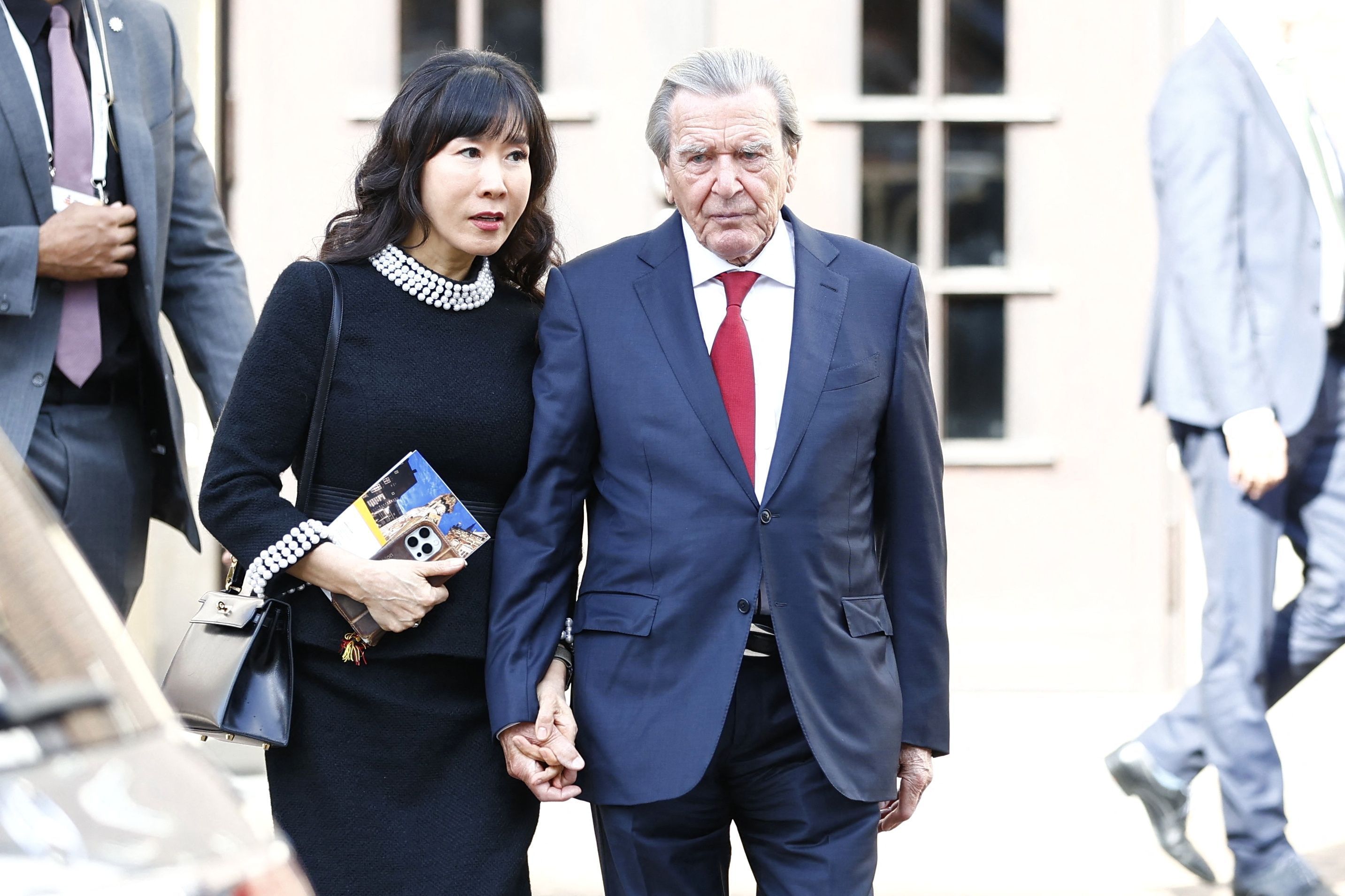 So-yeon Schröder-Kim und Ex-Bundeskanzler Gerhard Schröder.