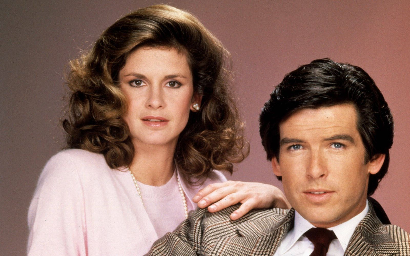 Am 8. Oktober feiert sie ihren 70. Geburtstag: Mit der Hauptrolle in der Serie „Remington Steele“ wurde Stephanie Zimbalist in den 80er-Jahren zum TV-Star.  (Bild: IMAGO / Everett Collection)