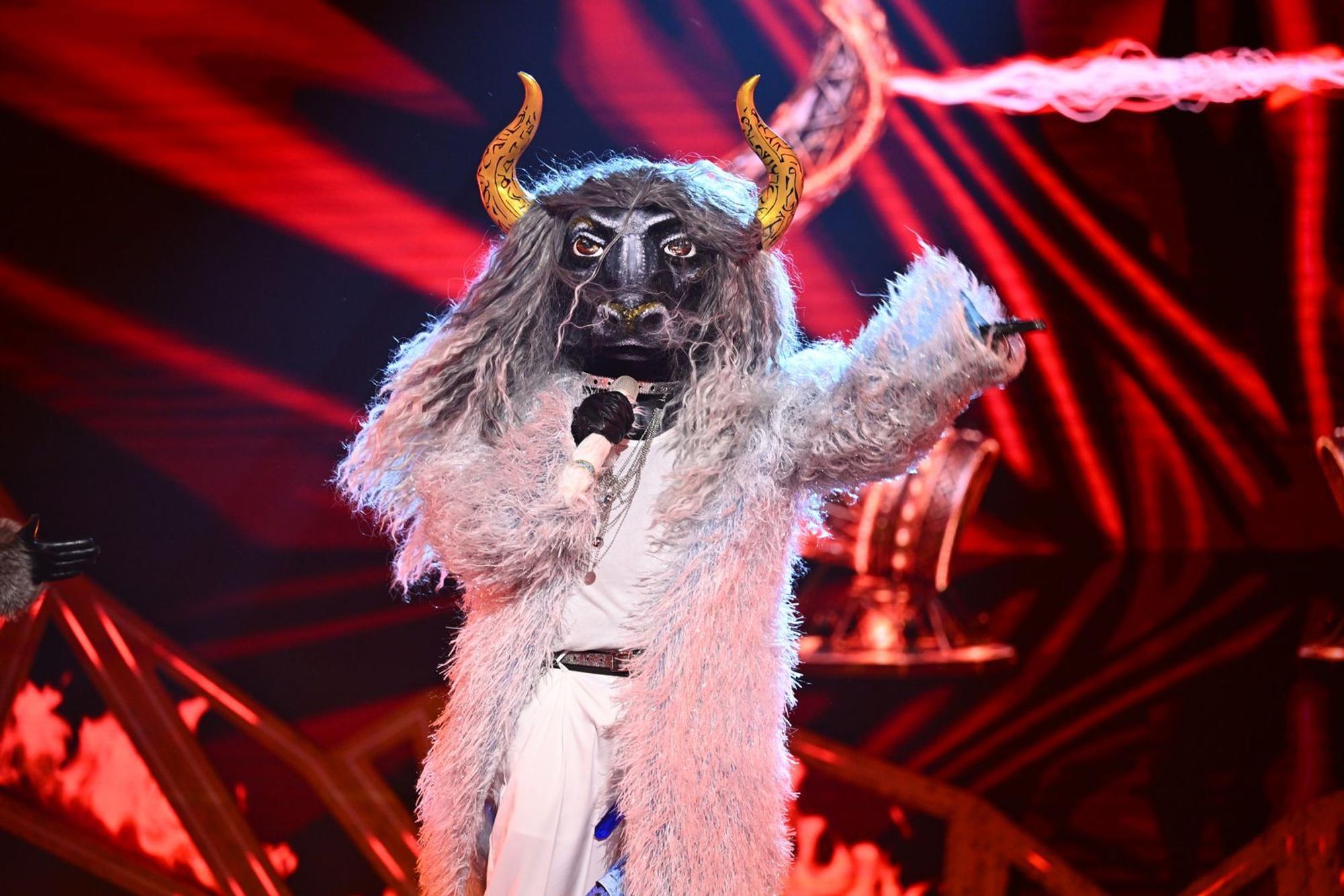 Stimmlich stierstark und körperlich in athletischer Top-Form: „Fernando El Toro“ ließ es mit Backstreet Boys und Toten Hosen krachen. (Bild: Joyn/Willi Weber)