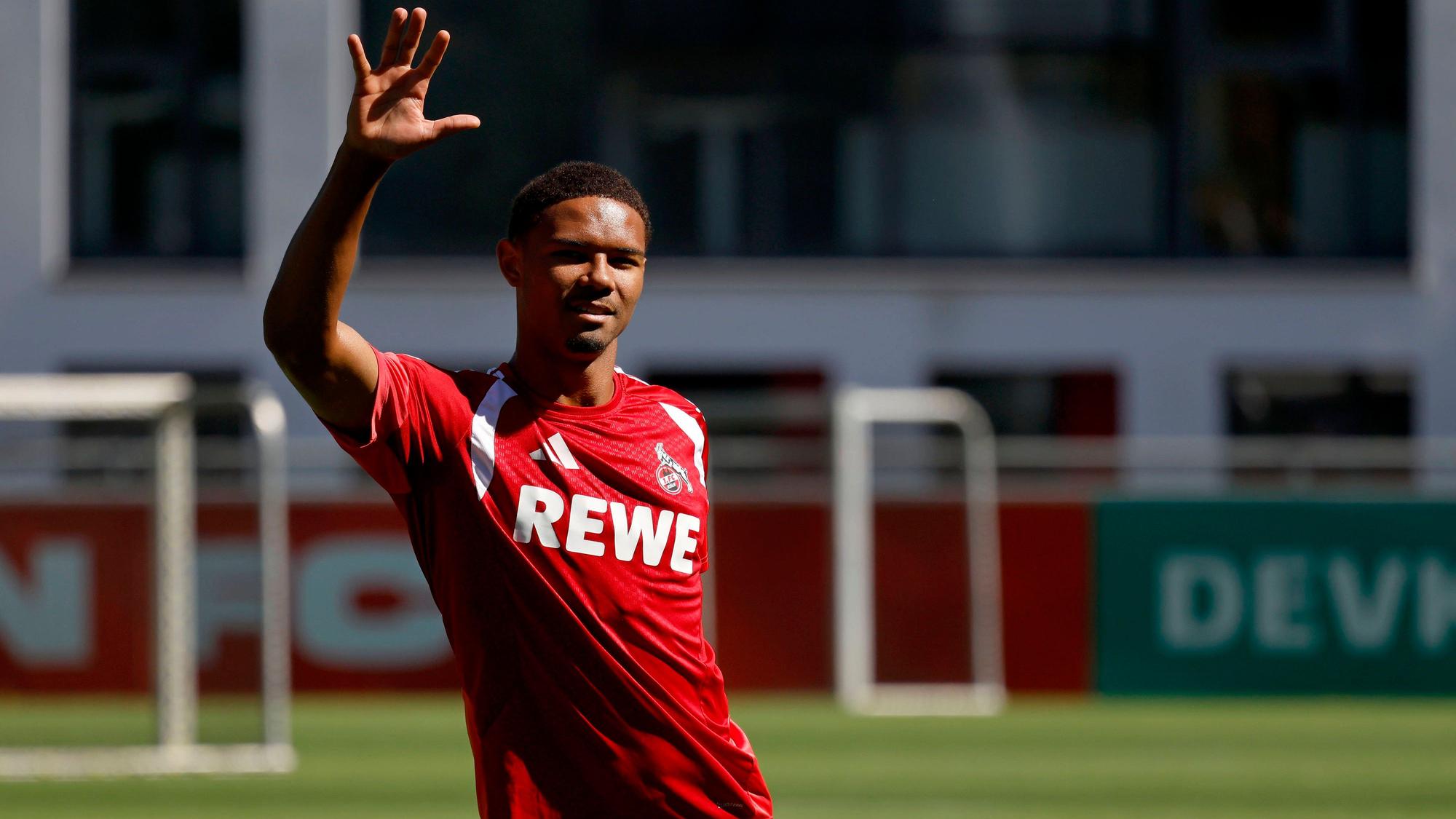 Fußballspieler Maik Afri Akumu Mittelfeld beim öffentlichen Training des 1. FC Köln am Geißbockheim. Köln, 11.08.2026 DFL/DFB REGULATIONS PROHIBIT ANY USE OF PHOTOGRAPHS as IMAGE SEQUENCES and/or QUASI-VIDEO NRW Deutschland *** Soccer player Maik Afri Akumu, midfielder, during a public training session of 1. FC Köln at the Geißbockheim in Cologne, August 11, 2026 DFL DFB REGULATIONS PROHIBIT ANY USE OF PHOTOGRAPHS AS IMAGE SEQUENCES AND/OR QUASI-VIDEO NRW Germany Copyright: xChristophxHardtx