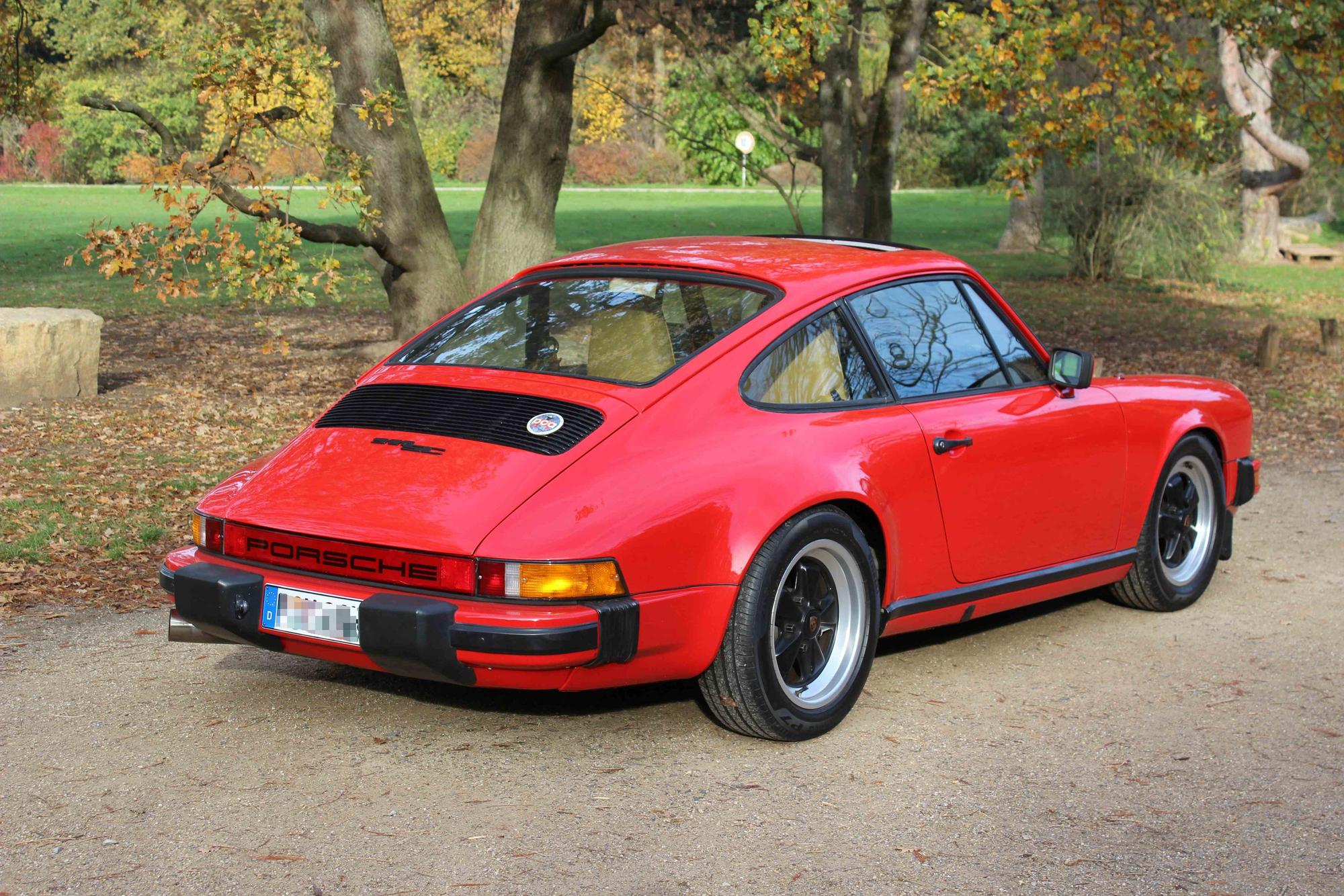 Mit dem G-Modell wurde das klassische Design des 911ers erfolgreich fortgeschrieben. Das G-Modell blieb von 1973 bis 1989 im Programm.