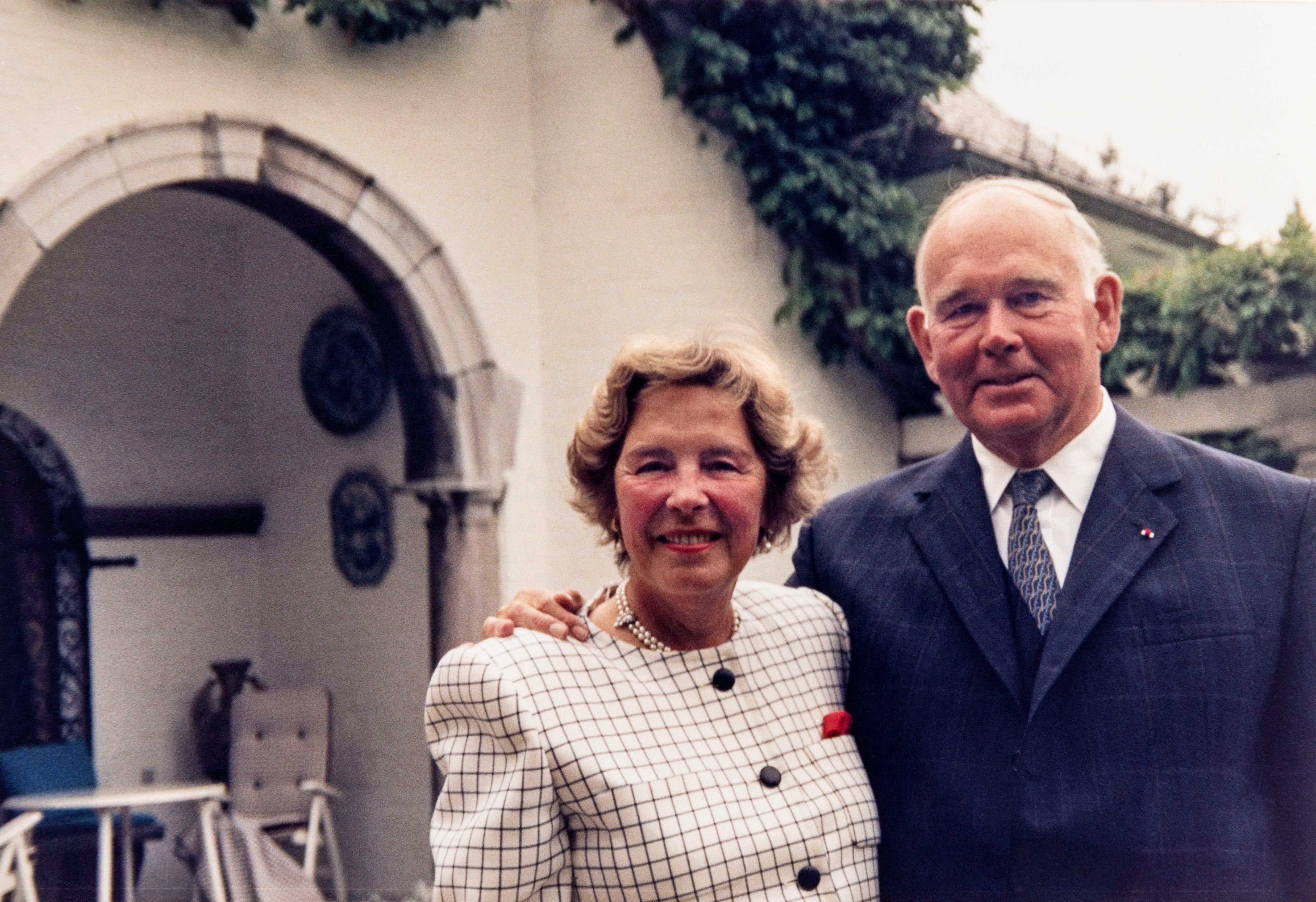Irene und Peter Ludwig vor ihrem Privathaus, Aachen, 1988
