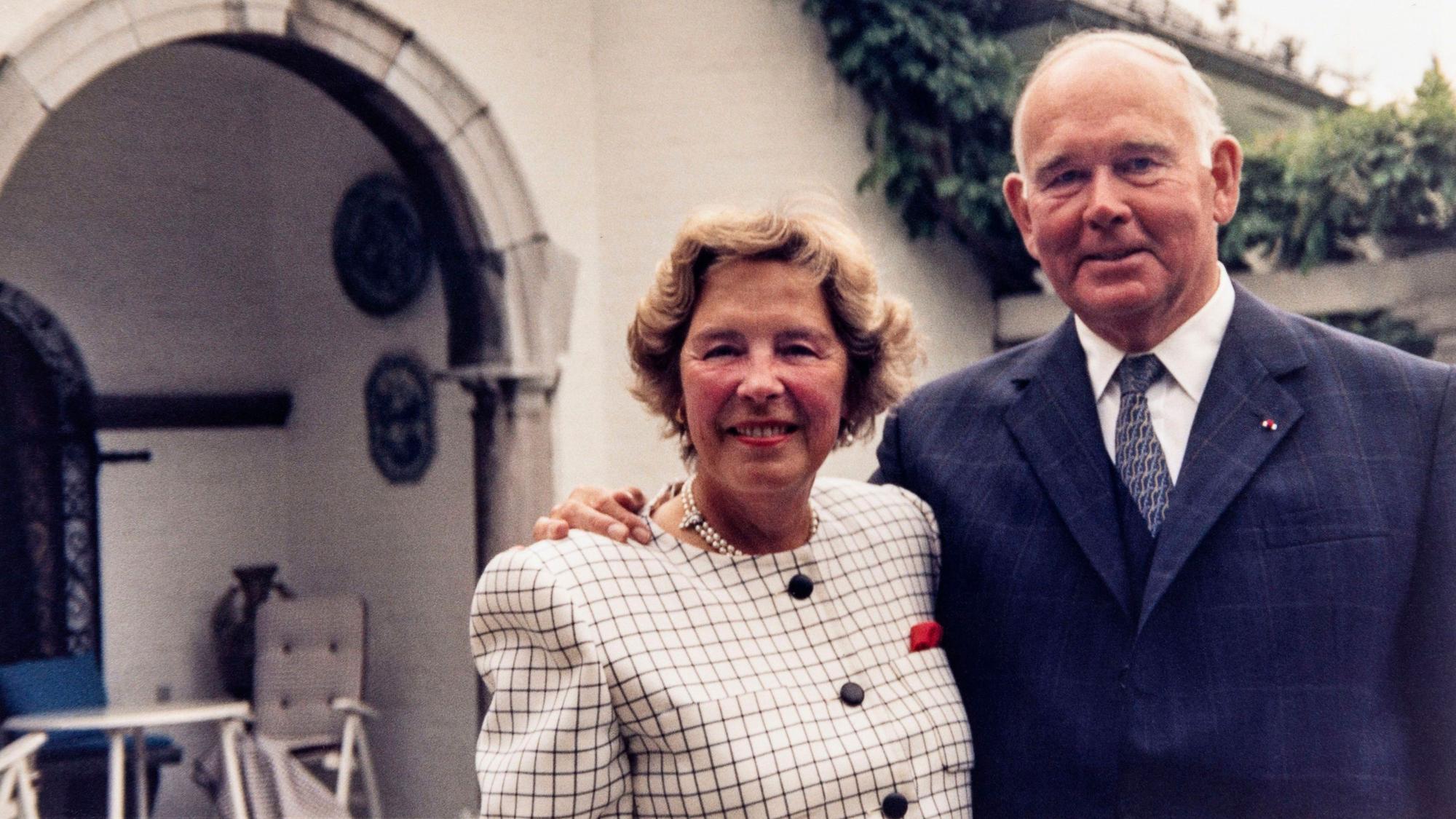 Irene und Peter Ludwig vor ihrem Privathaus, Aachen, 1988
