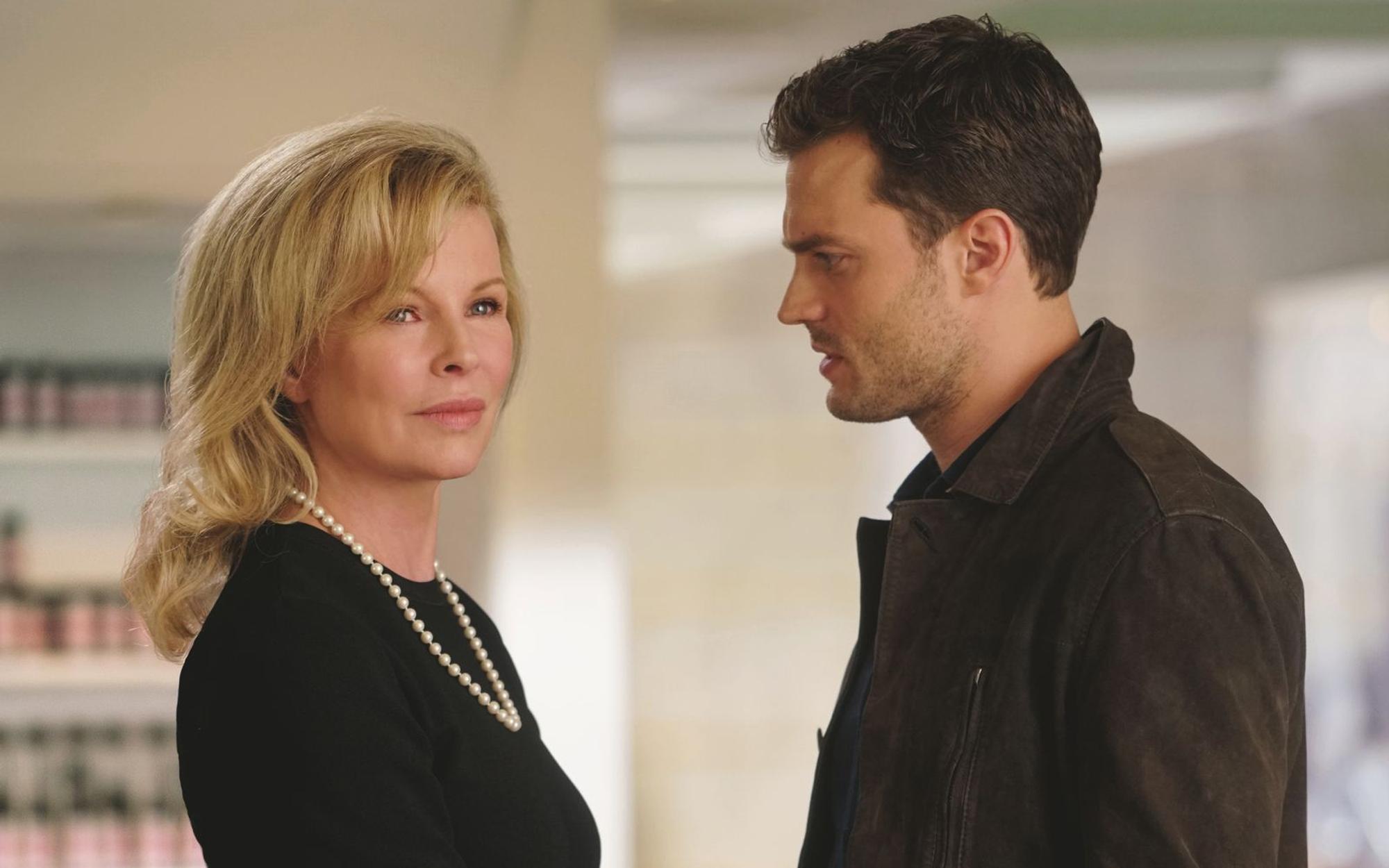 Eine ihrer bislang letzten Rollen: In „Fifty Shades of Grey: Gefährliche Liebe“ spielte Kim Basinger die Ex-Liebhaberin von Christian Grey (Jamie Dornan). (Bild: Universal Pictures / Doane Gregory)