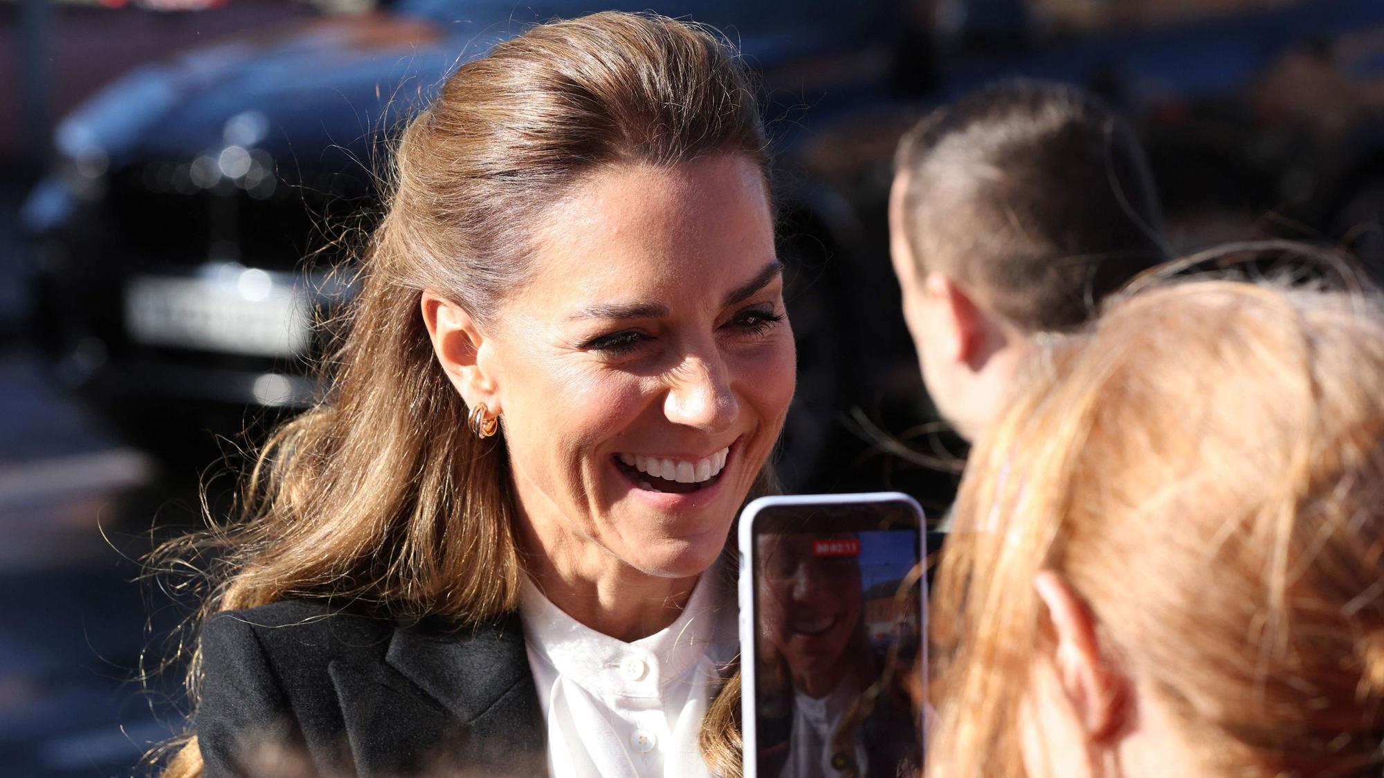 Prinzessin Kate nahm sich in Belfast Zeit für Royal-Fans.