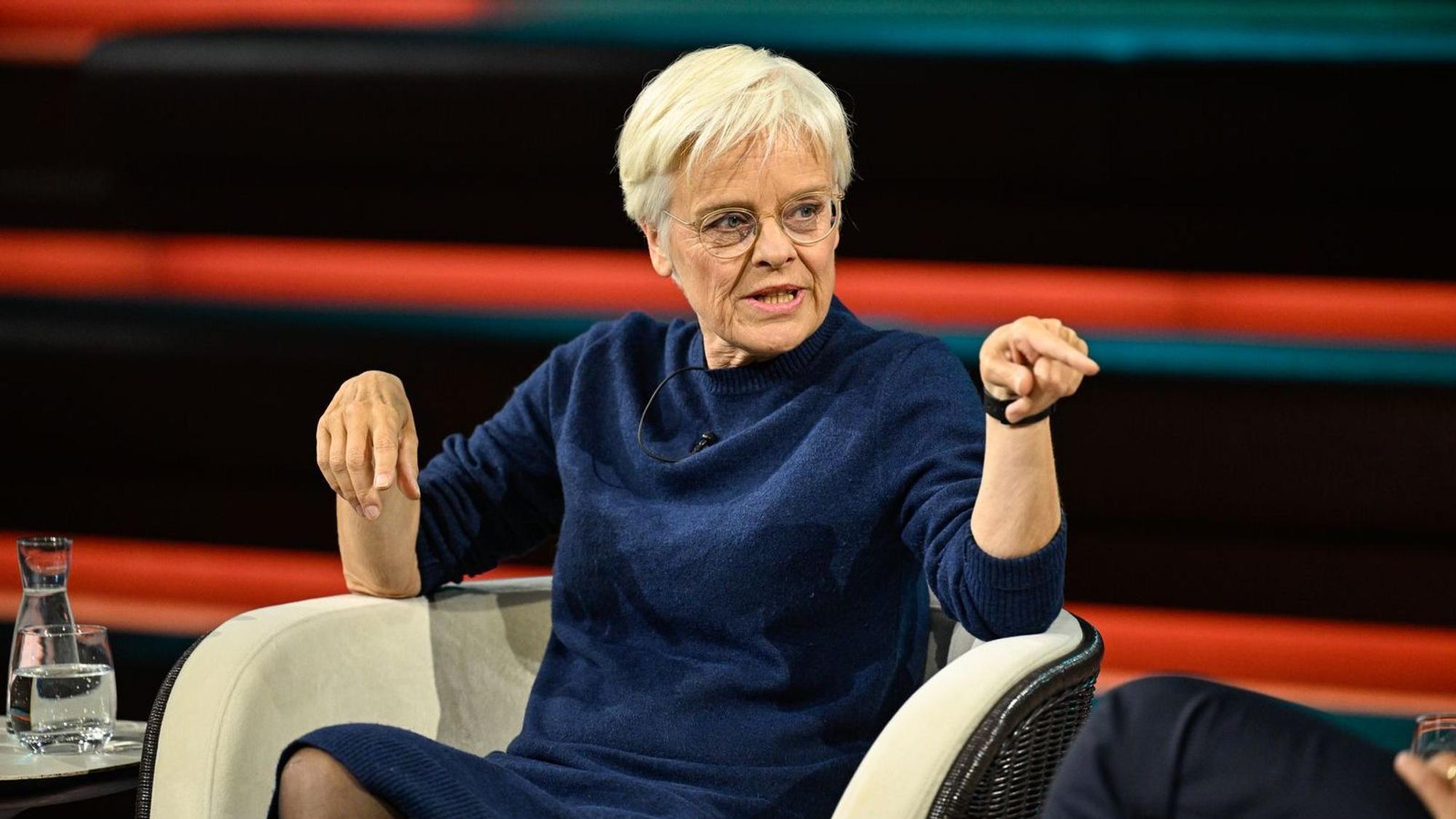 Journalistin Ulrike Herrmann glaubt nicht an schnelle Neuwahlen. Das wäre „Selbstmord für alle Beteiligten“, argumentiert sie. (Bild: ZDF / Markus Hertrich)