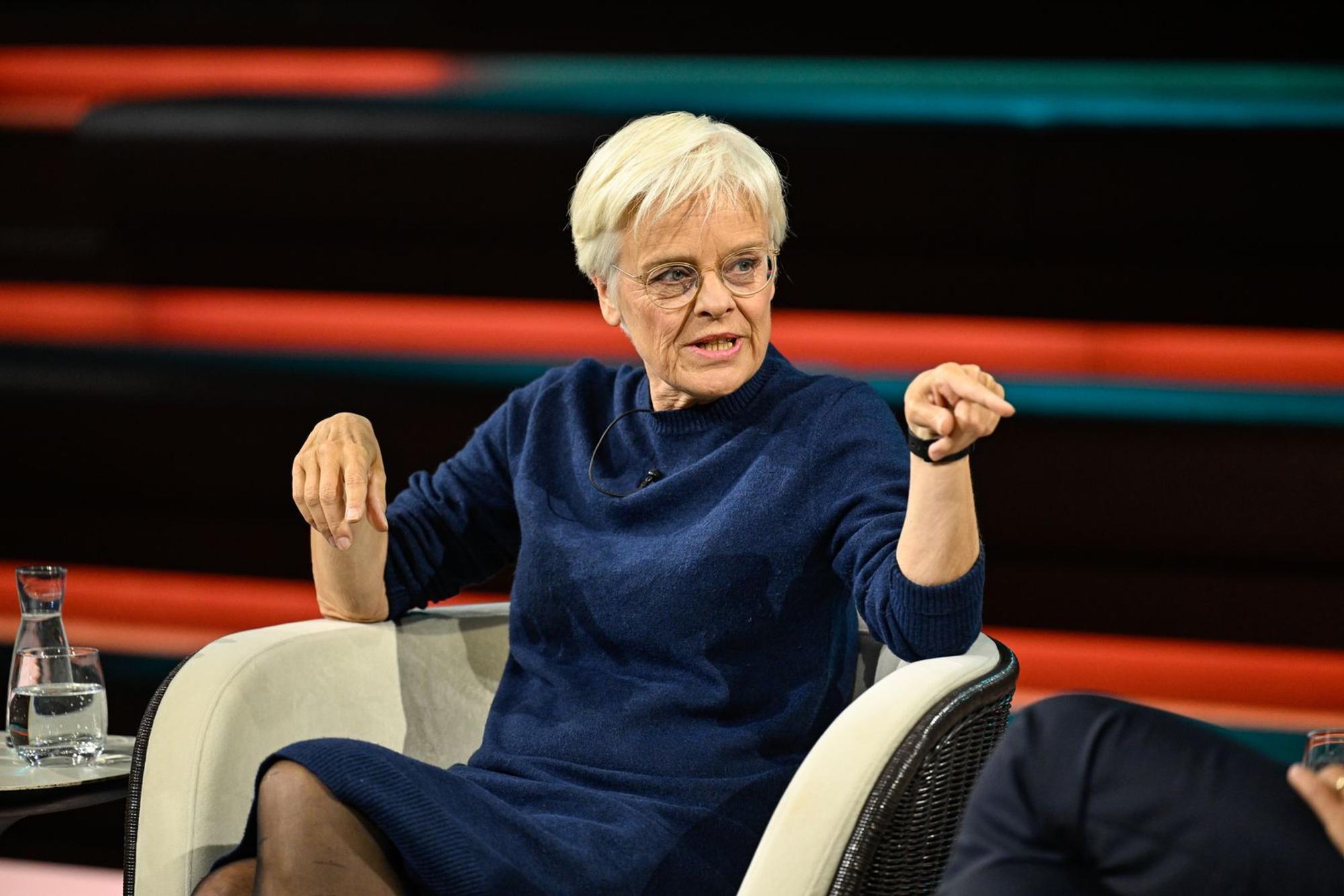 Journalistin Ulrike Herrmann glaubt nicht an schnelle Neuwahlen. Das wäre „Selbstmord für alle Beteiligten“, argumentiert sie. (Bild: ZDF / Markus Hertrich)
