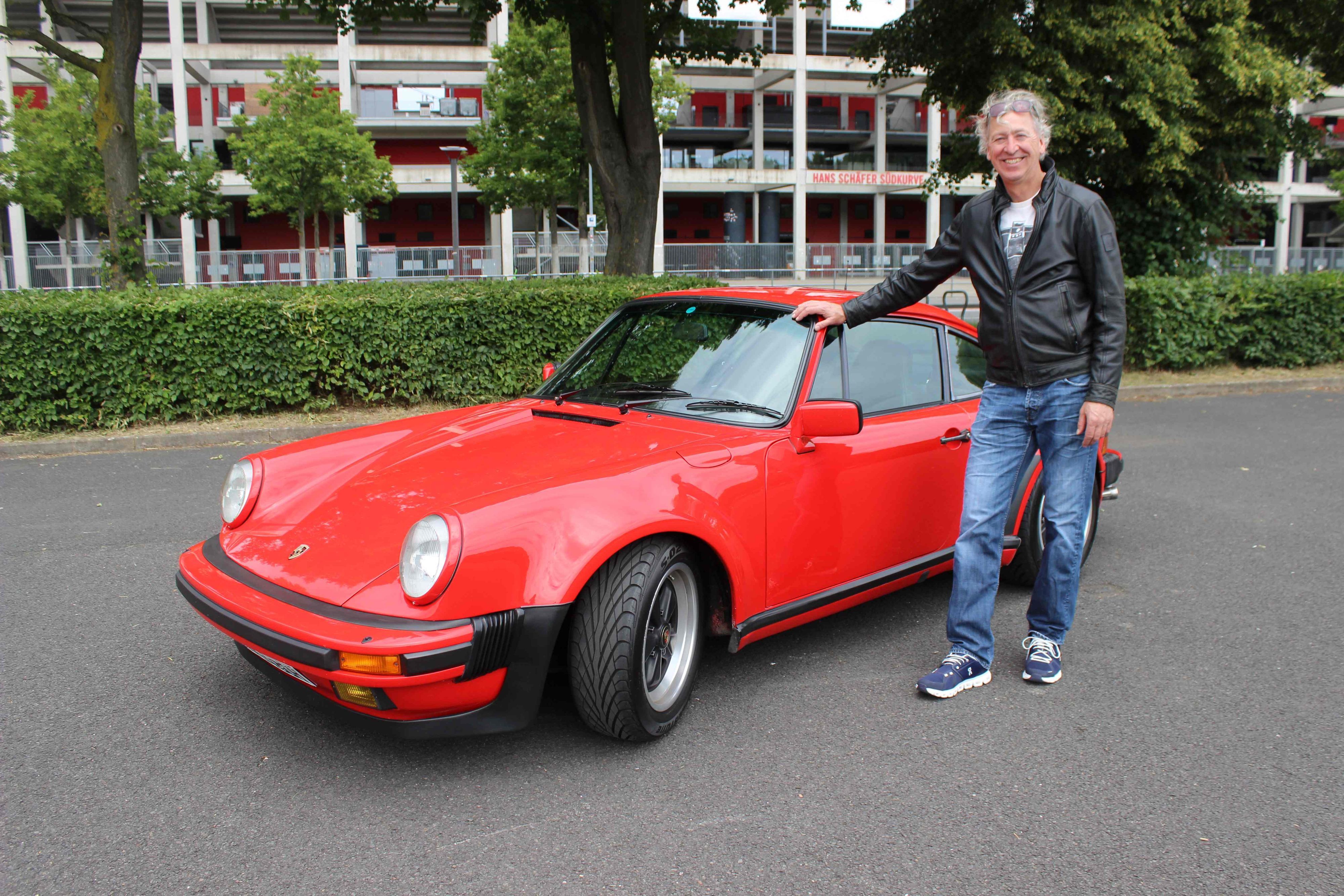 Mit einem Carrera-Auto fing's an: Heute besitzt Frank Dellanna einen echten Porsche 930.