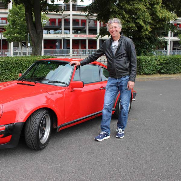 Mit einem Carrera-Auto fing's an: Heute besitzt Frank Dellanna einen echten Porsche 930.