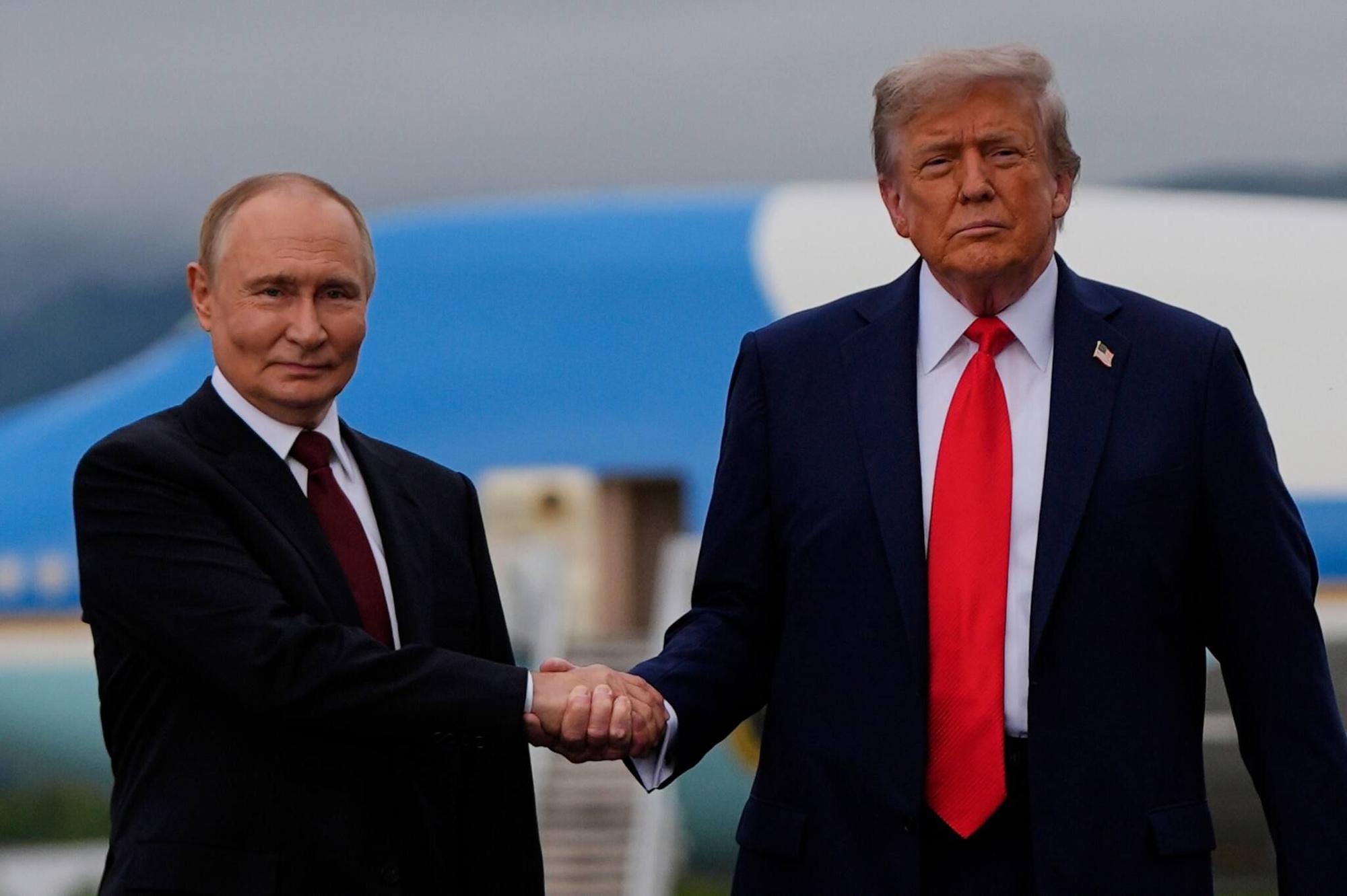 US-Präsident Donald Trump (r.) und der russische Präsident Wladimir Putin.