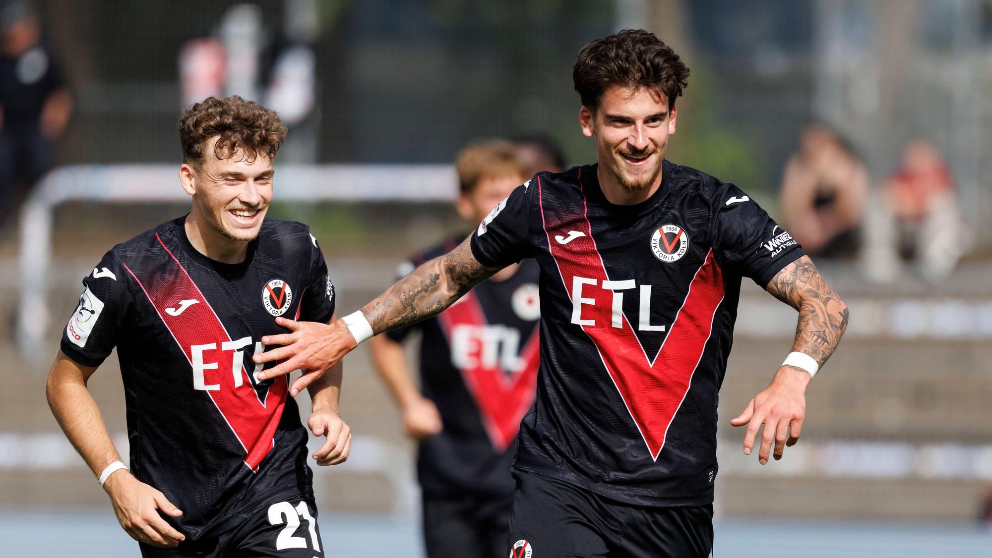 KOELN, GERMANY - SEPTEMBER 19, 2026: Niklas Castelle Viktoria Köln, 44 celebrates his goalmaking it 10 together with his teammates during the 3rd division match on gameday 7 between Viktoria Koeln vs. FC Ingolstadt at the Sportpark Hoehenberg on September 19, 2026 in Koeln, Germany. DFL REGULATIONS PROHIBIT ANY USE OF PHOTOGRAPHS AS IMAGE SEQUENCES AND/OR QUASI-VIDEO. Nordrhein-Westfalen Germany Copyright: xAxelxKohringx
