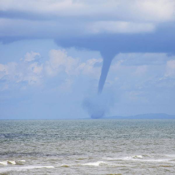Ein Tornado auf dem Meer.