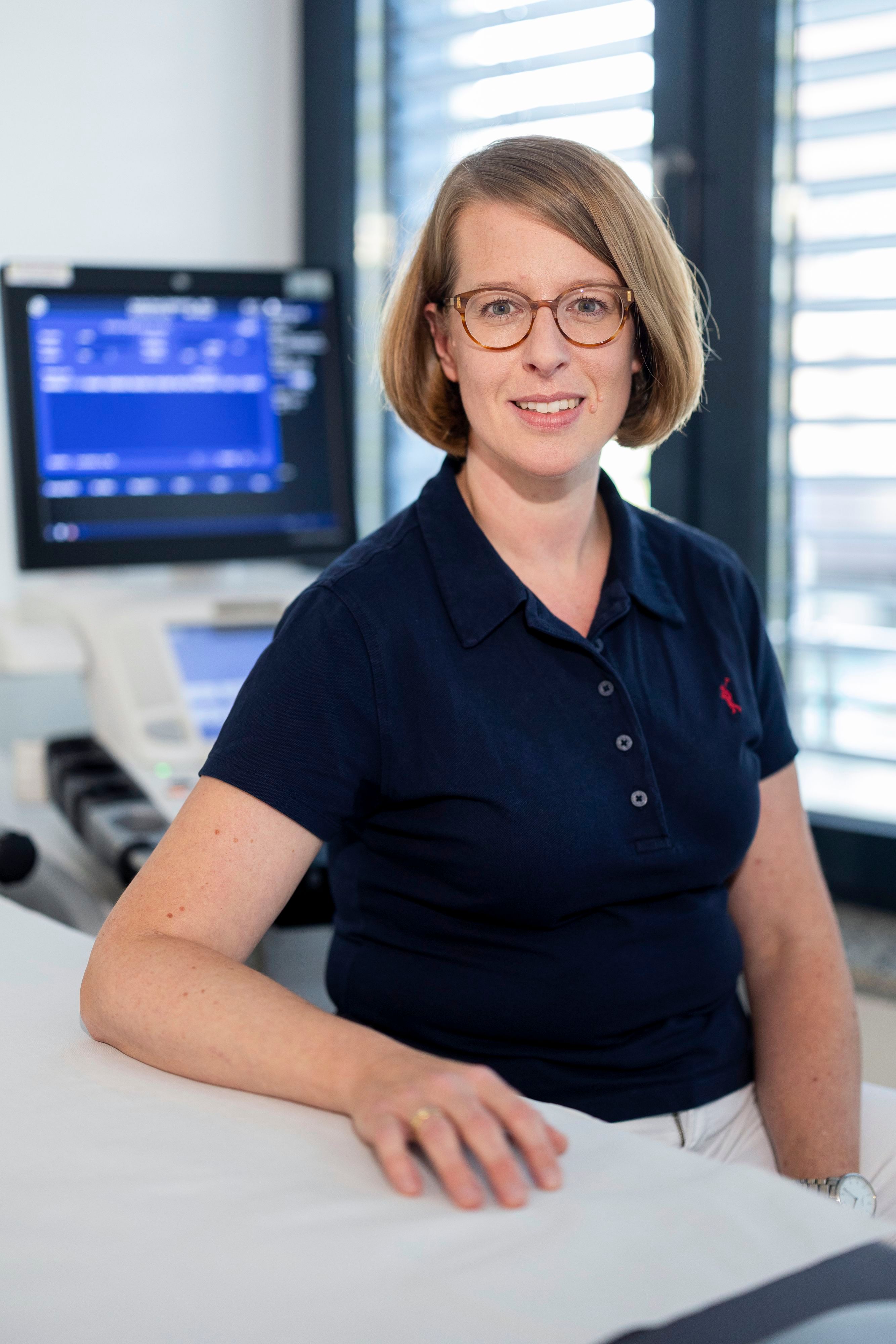 05.10.2026, Leverkusen,: Eine Leverkusenerin berichtet von ihrem unbemerkten Herzinfarkt und ihrer Bypass-OP.  Die Kardiologin Dr. Katharina Rothe erklärt, warum das weibliche Herz oft aus dem Blick gerät.
Im Bild Dr. Katharina Rothe.

Foto: Michael Bause