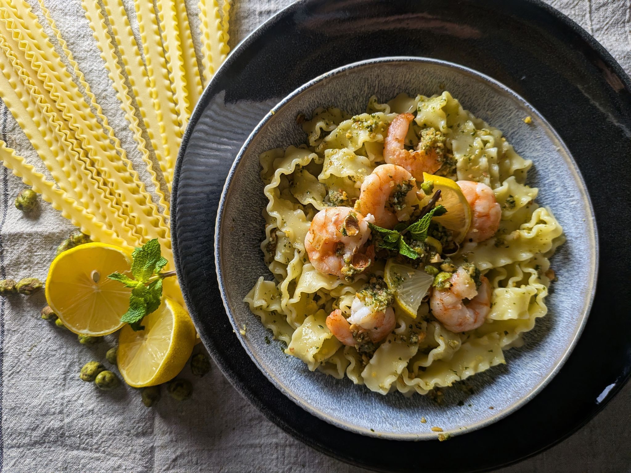 Pasta mit Garnelen und Wasabi-Pesto.