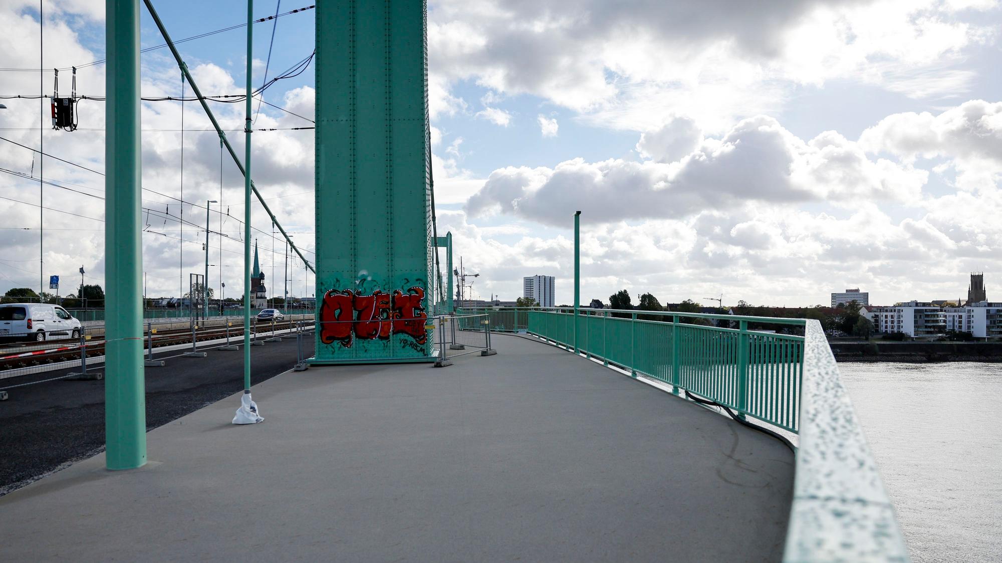 Die Südseite der Mülheimer Brücke ist fertig.
