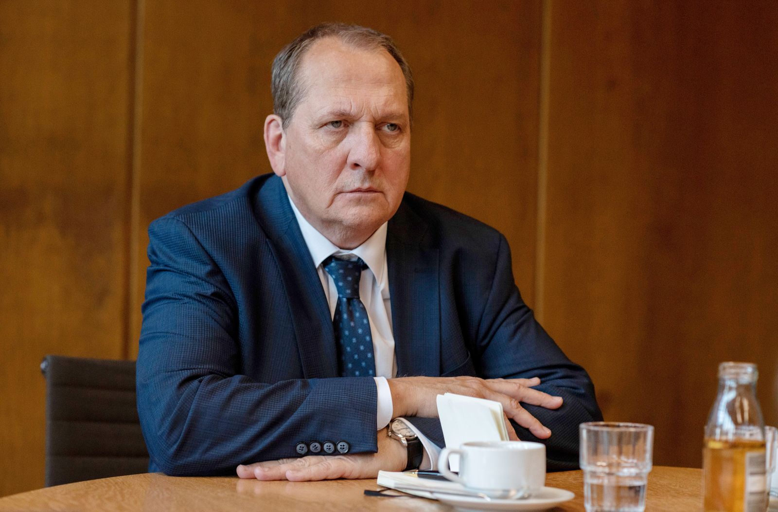 Roland Schladitz (Thomas Kügel) - alter Freund und Weggefährte des mittlerweile ausgeschiedenen Borowskis (Axel Milberg) - verlässt wohl ebenso die Kieler Polizei. (Bild: NDR/ARD/Thorsten Jander,)