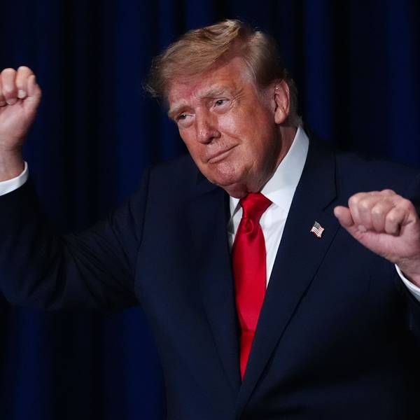 US-Präsident Donald Trump tanzt bei seinem Besuch im National Medal of Honor Museum in Texas.