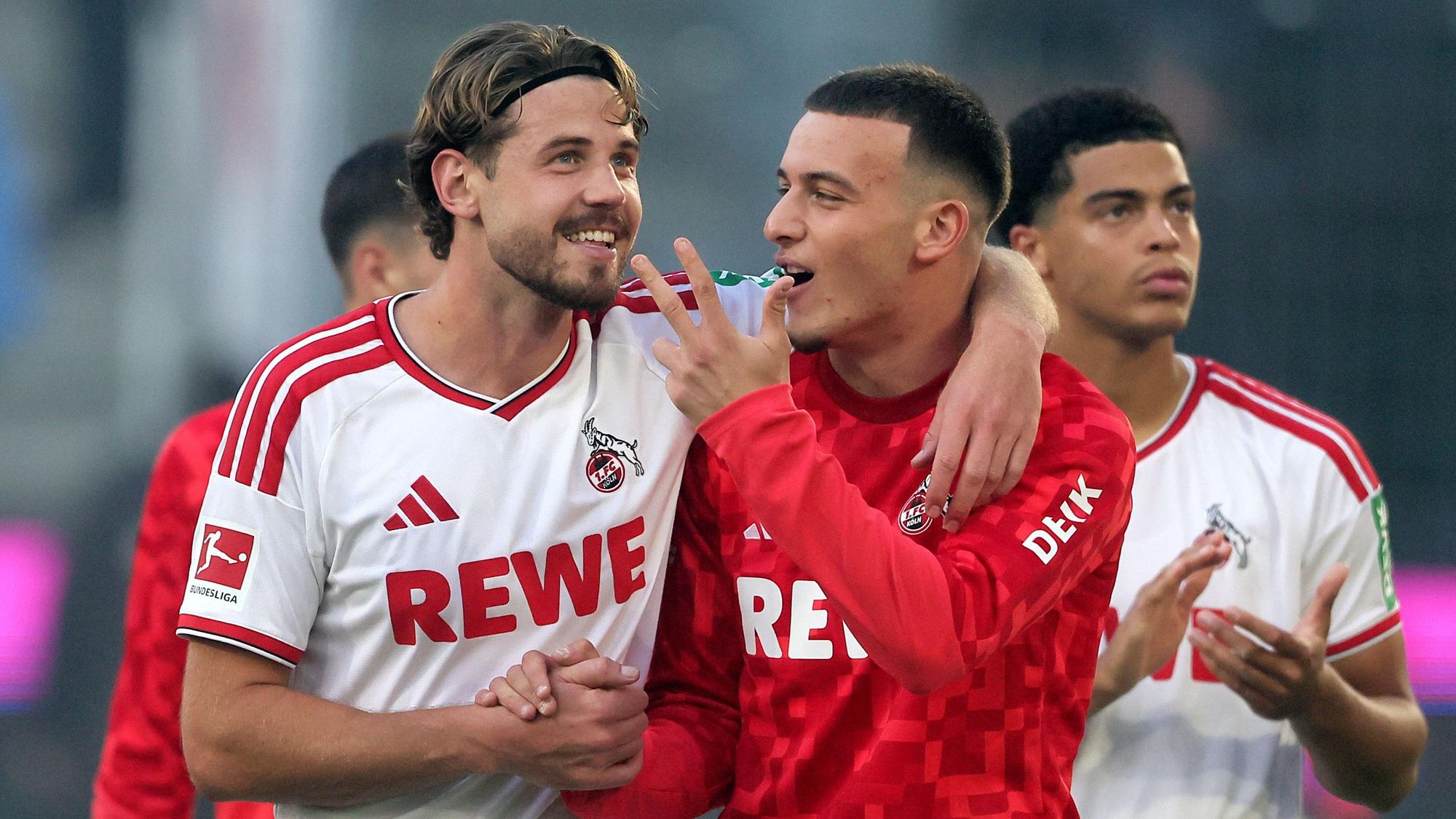 Said El Mala und sein Stürmerkollege Imad Rondic feiern den Kölner Sieg und die damit verbundenen drei Punkte für den FC.