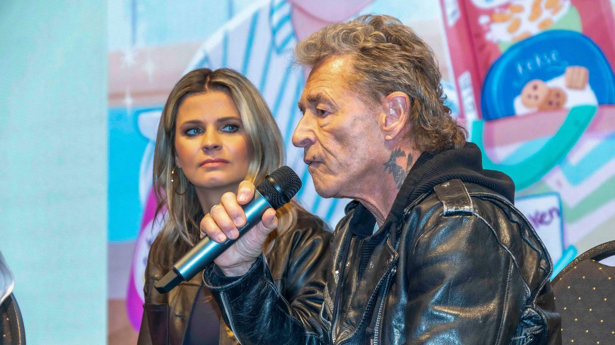 Hendrikje Balsmeyer und Peter Maffay bei ihrer Kinderbuchpremiere „Der unerwünschte Gast: Eine Geschichte über Zöliaki“.