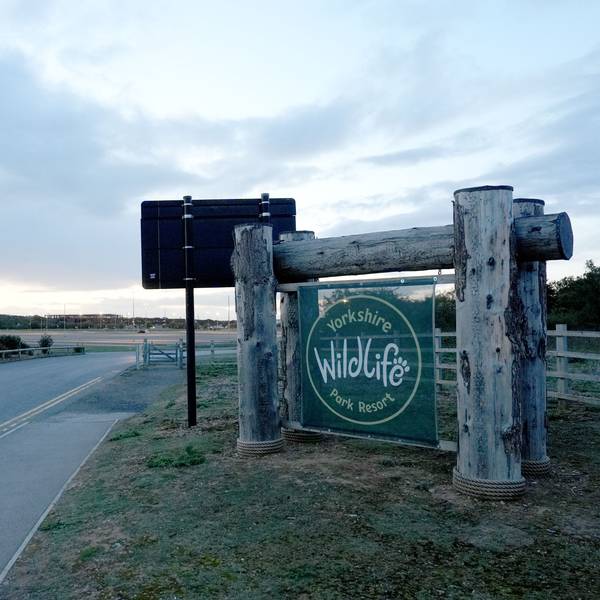 Ein Blick auf den Eingang zum Yorkshire Wildlife Park in Doncaster, wo laut Angaben der Polizei von South Yorkshire ein Mann ums Leben gekommen ist.