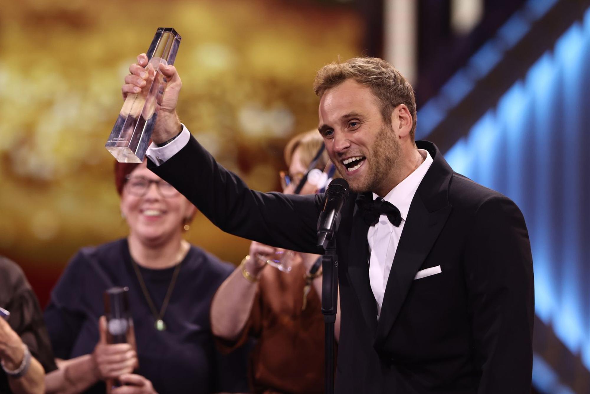 Leon Windscheid gewann für seine „Terra Xplore“-Reihe 2026 den Deutschen Fernsehpreis. (Bild: 2026 Getty Images/Joshua Sammer)