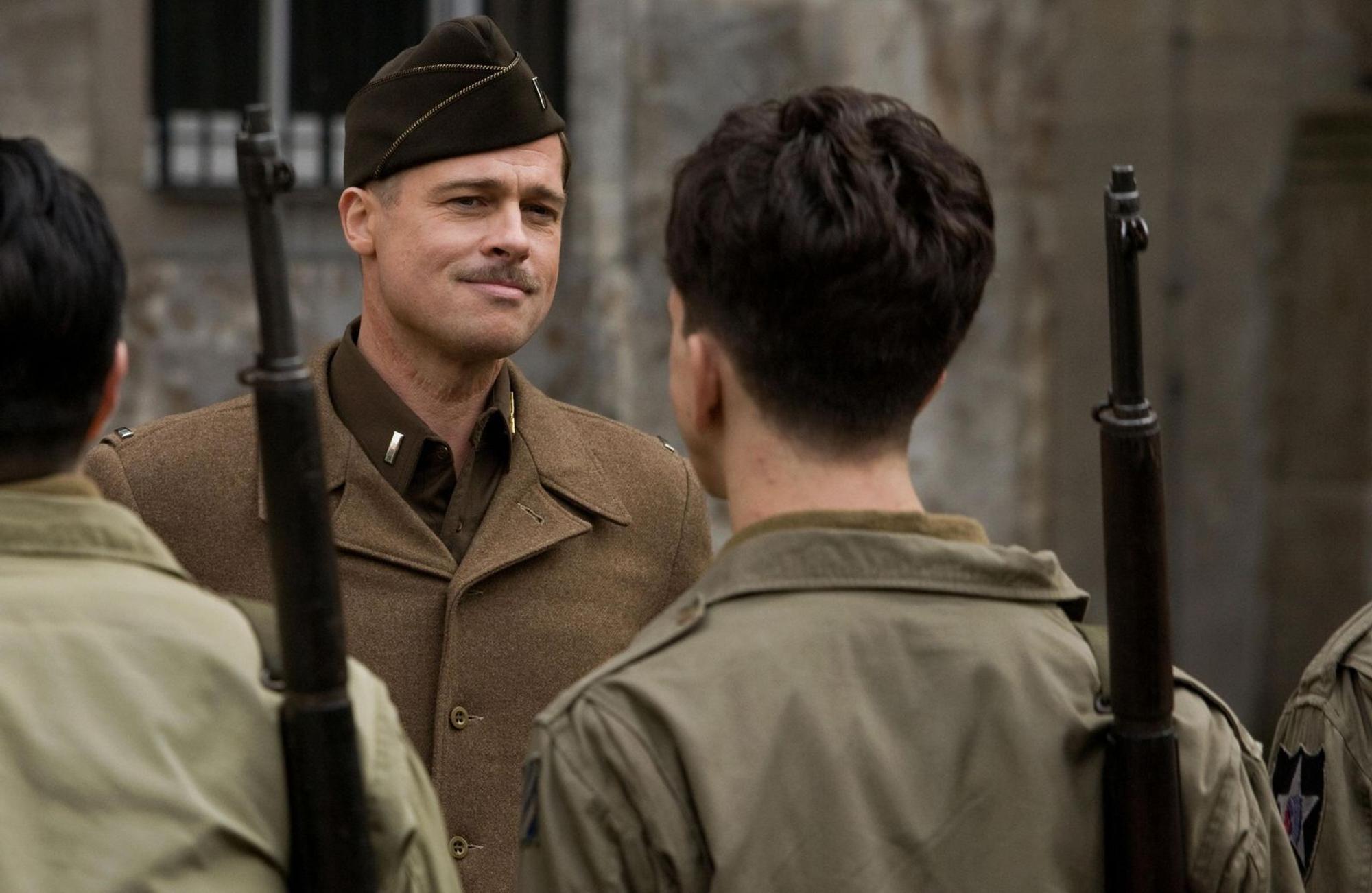 Leutnant Aldo Raine (Brad Pitt) befehligt einen Trupp jüdischer Soldaten, „Basterds“ genannt. (Bild: © 2009 Universal Studios. All Rights Reserved.)