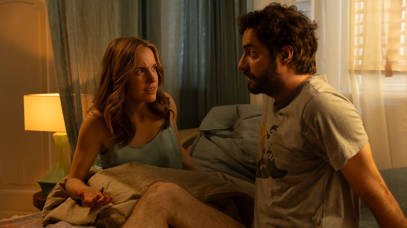 Dem Liebesleben von Paul (Fridolin Sandmeyer) und Anna (Paula Kalenberg) ist die Abwechslung völlig abhanden gekommen. (Bild: 2026 Amazon Content Services LLC)