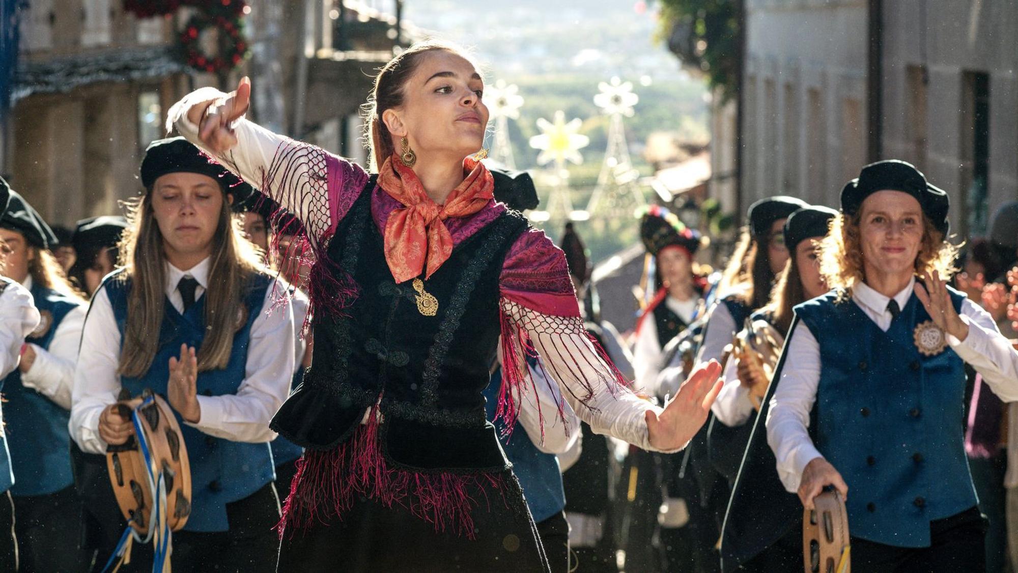 Andrea (Judith Fernández) führt die Rondalla für ihre Heimatstadt an. (Bild: Alamode/Manuel Fernandez-Valdes/Mr. Fields and Friends Cinema/S.L Bambu Producciones/Rondallas Movie/A.I.E)