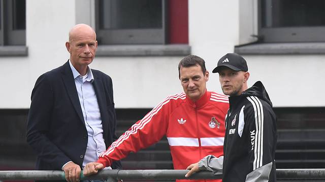 Präsident Jörn Stobbe, Vize Ulf Sobek und Trainer Rene Wagner beim Training der FC-Profis