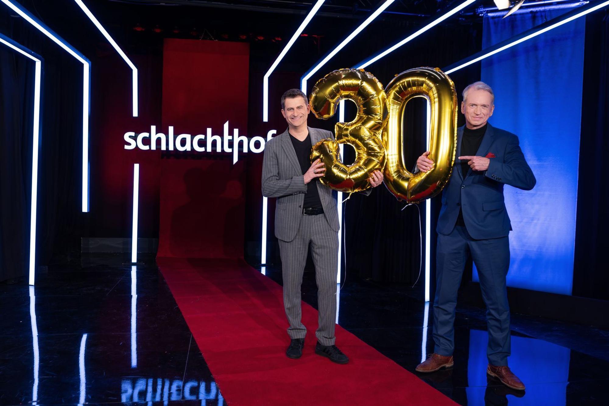Michael Altinger (links) und Christian Springer feierten erst kürzlich 30 Jahre „schlachthof“ (früher: „Ottis Schlachthof“) im BR. (Bild: BR/Markus Konvalin)