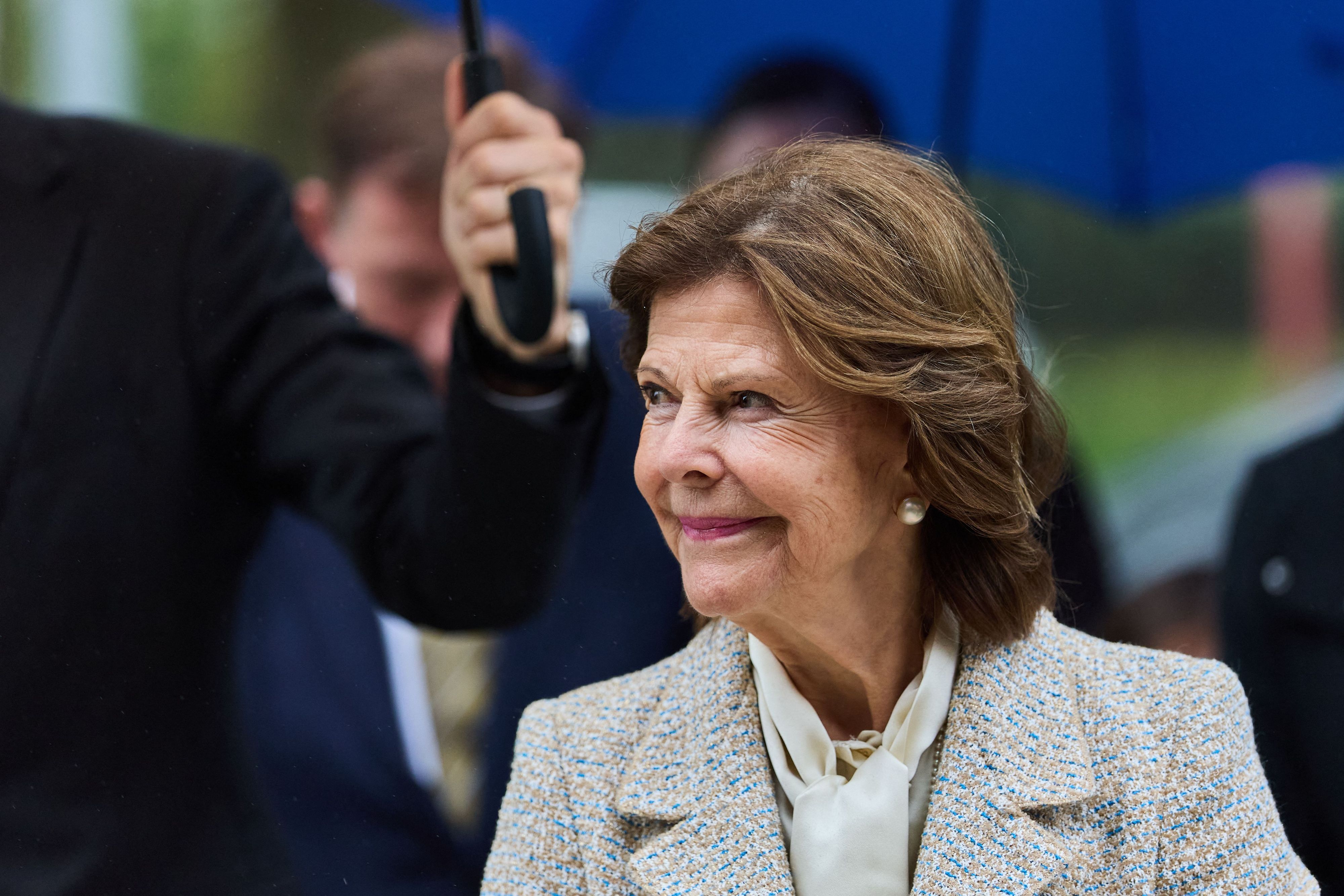Königin Silvia von Schweden kommt zur Eröffnung des Luisen-Gymnasiums.