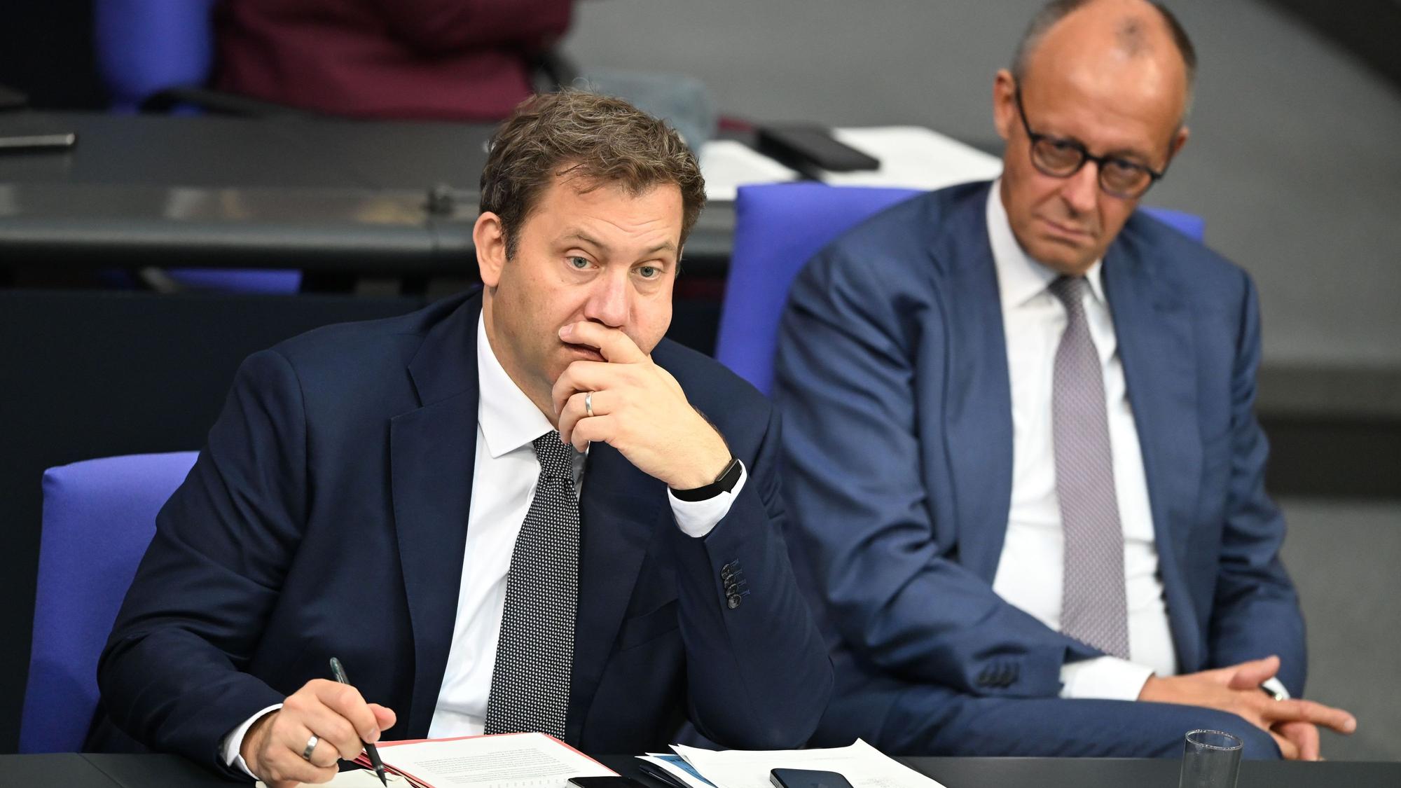 Tabaksteuer 72 Tage zu früh erhöht: Finanzminister Lars Klingbeil (SPD) mit Bundeskanzler Friedrich Merz (CDU)