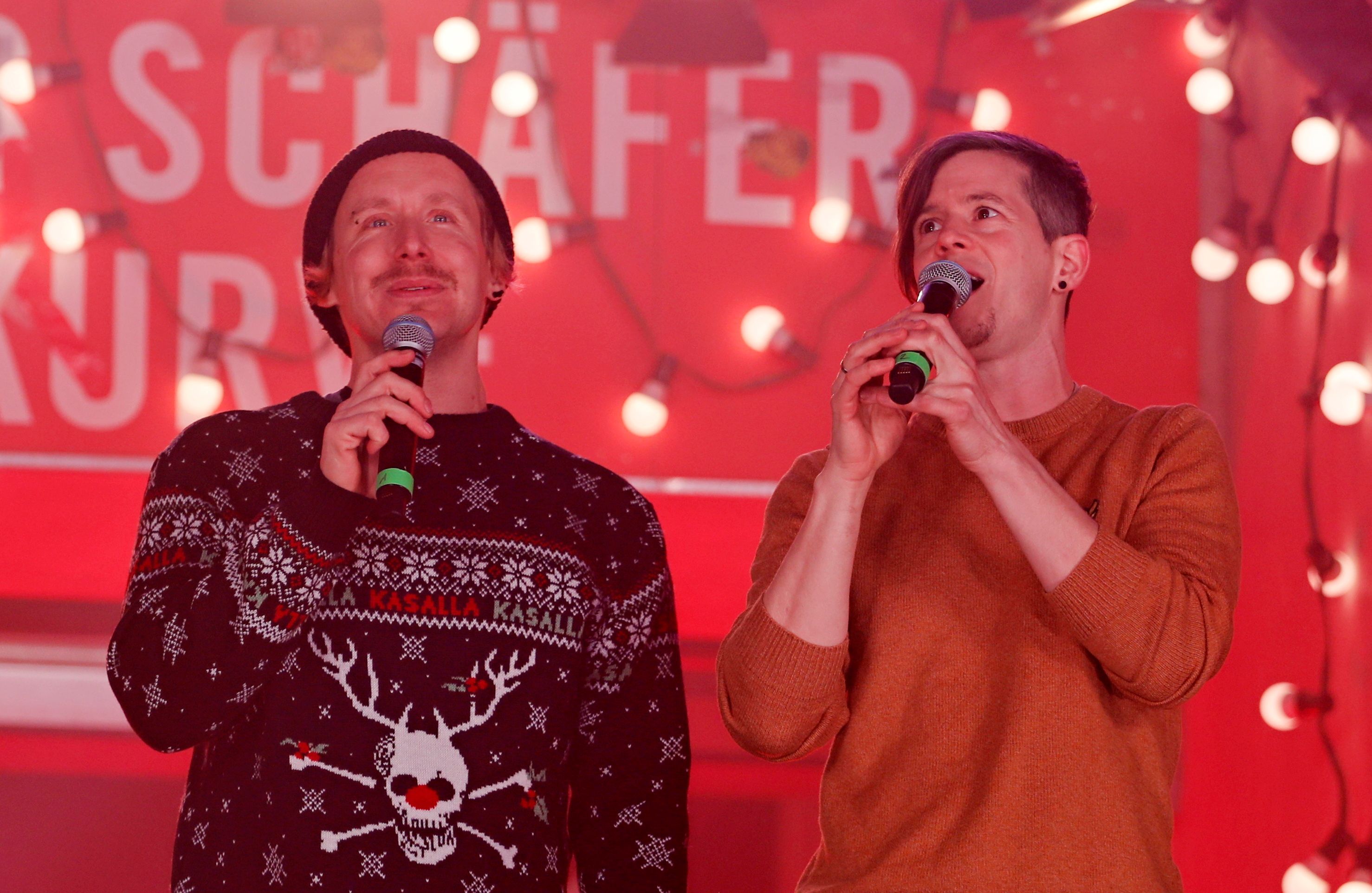 Kasalla bei „Loss mer Weihnachtsleeder singe“ im Stadion.