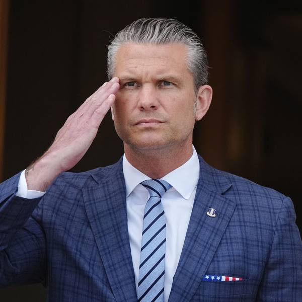 ARCHIV - 15.09.2026, USA, Arlington: Pete Hegseth, US-Verteidigungsminister, salutiert, als er Bundesverteidigungsminister Pistorius am Pentagon empfängt.