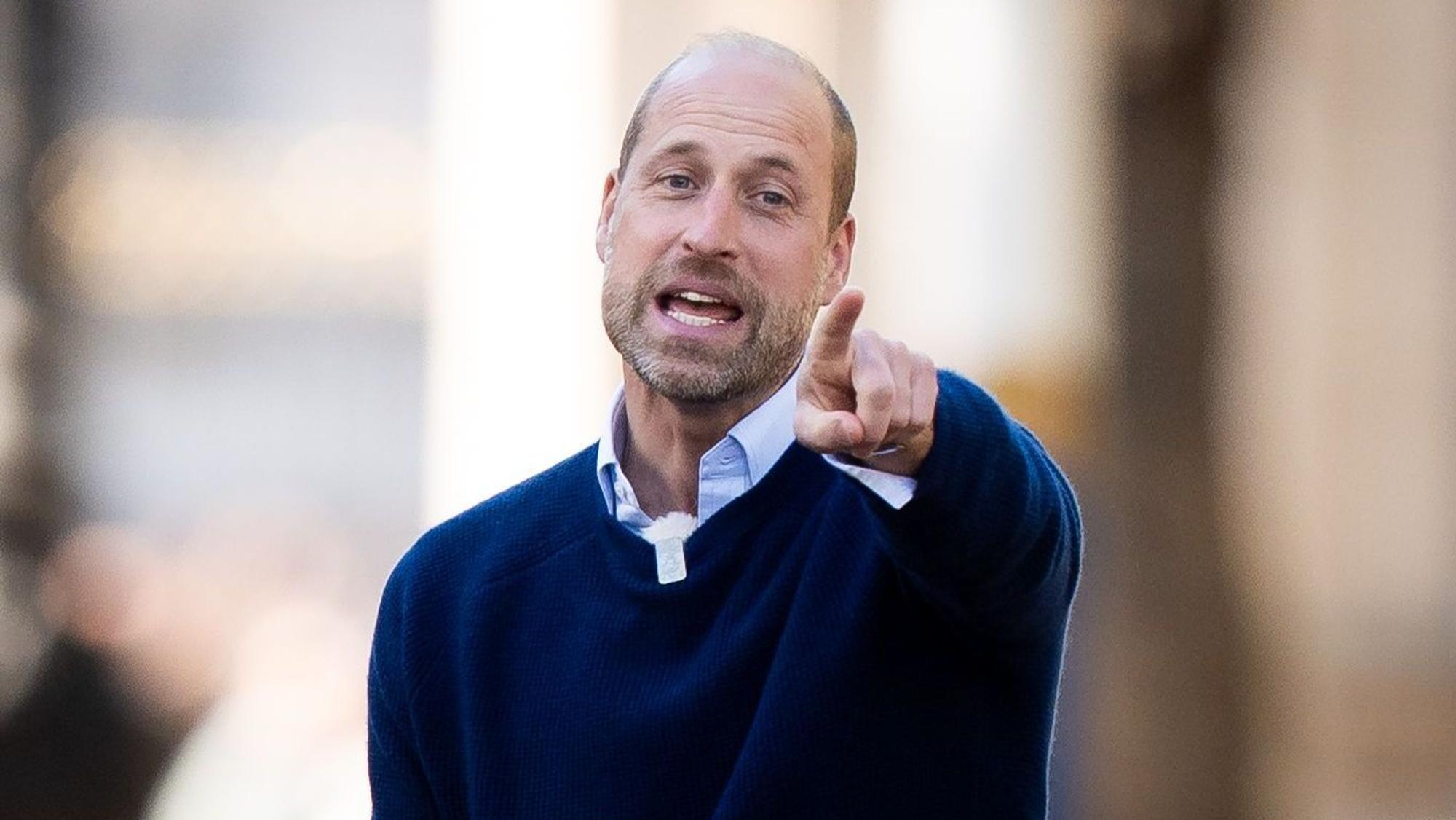 Prinz William am Schlag: Der Thronfolger spielte auf der Prachtstraße The Mall in London gemeinsam mit Kricket-Größen aus Großbritannien und Indien.