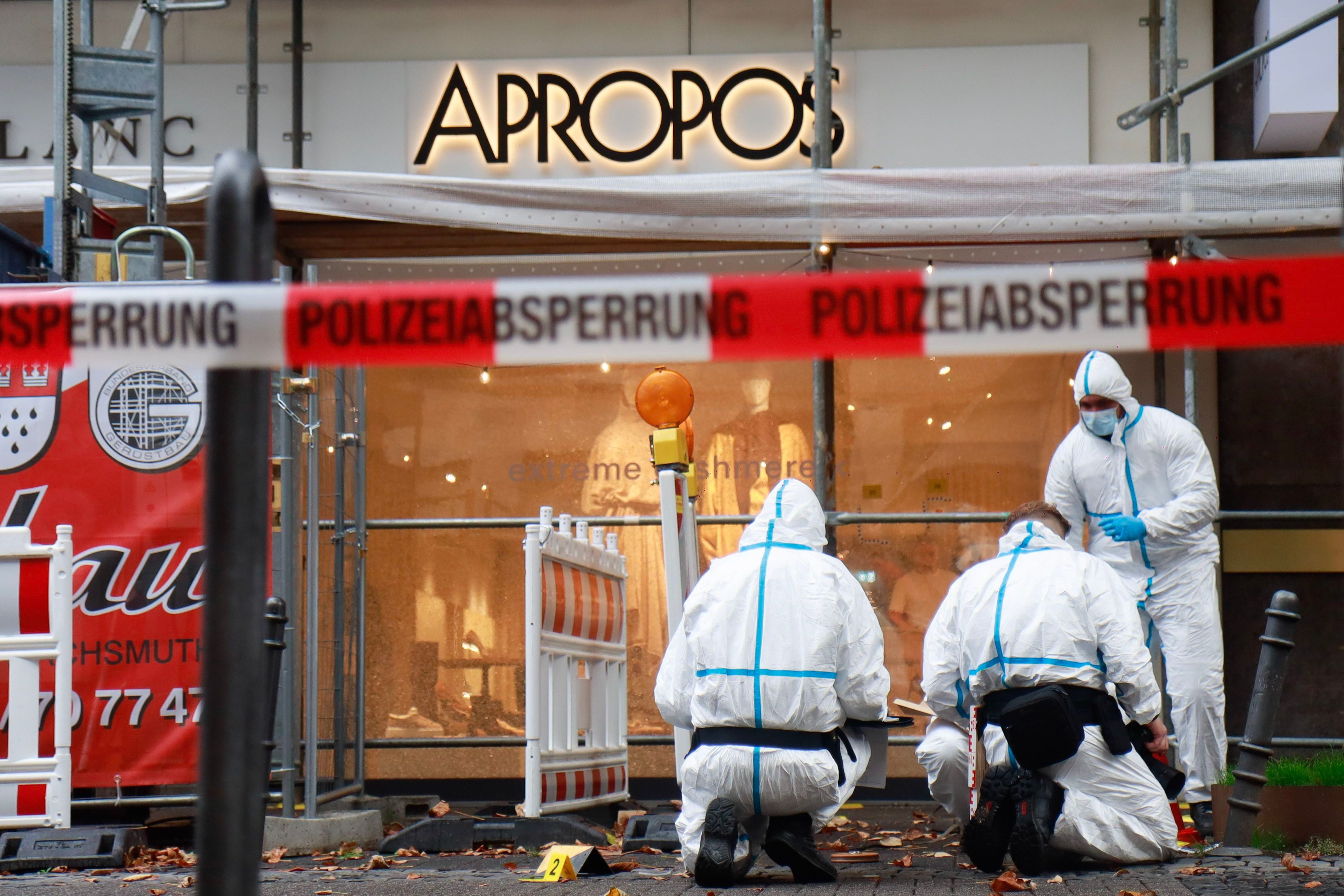 13.10.2026, Köln: Mehrere Schüsse auf ein Geschäft in der Mittelstraße – Polizei im ermittelt Foto: Arton Krasniqi