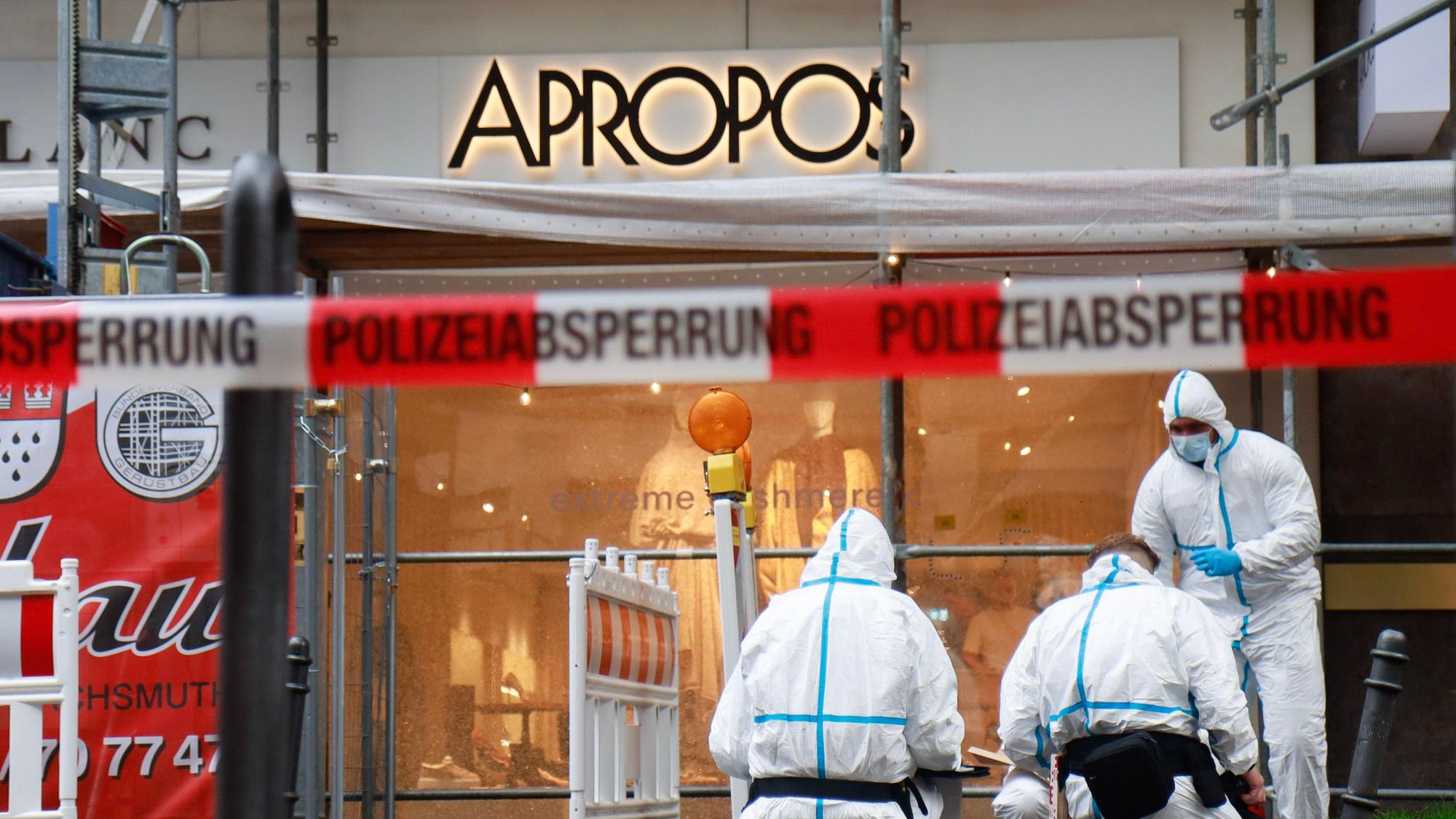 13.10.2026, Köln: Mehrere Schüsse auf ein Geschäft in der Mittelstraße – Polizei im ermittelt Foto: Arton Krasniqi