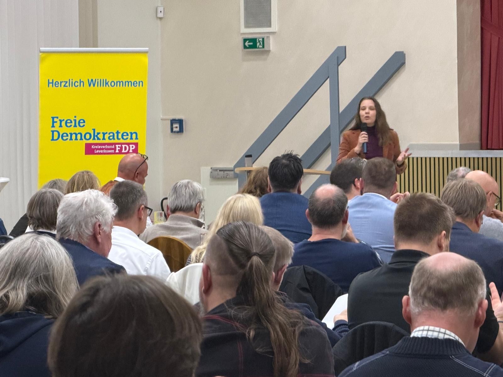 Petra Franke auf dem Bezirksparteitag in der Stadthalle Bergisch Neukirchen.