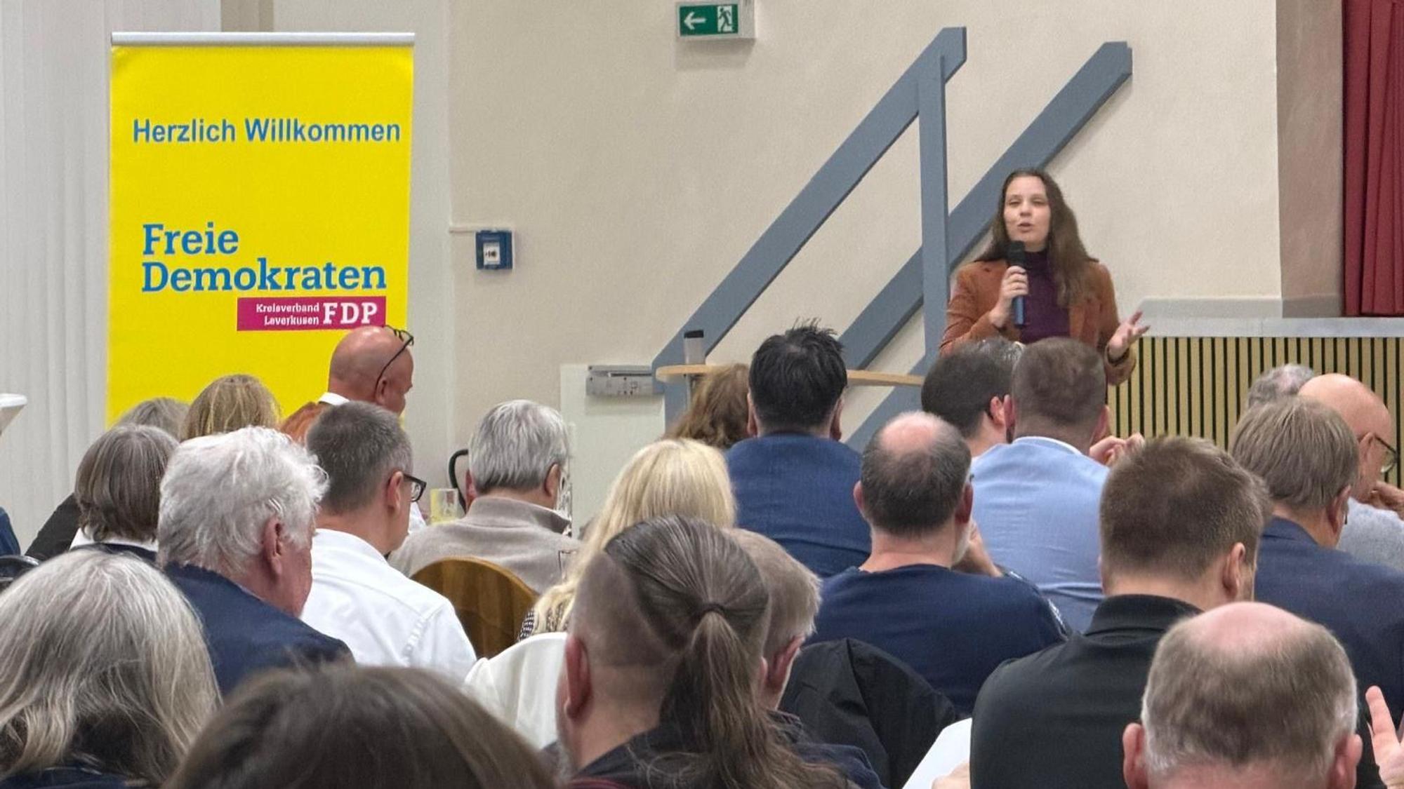 Petra Franke auf dem Bezirksparteitag in der Stadthalle Bergisch Neukirchen.