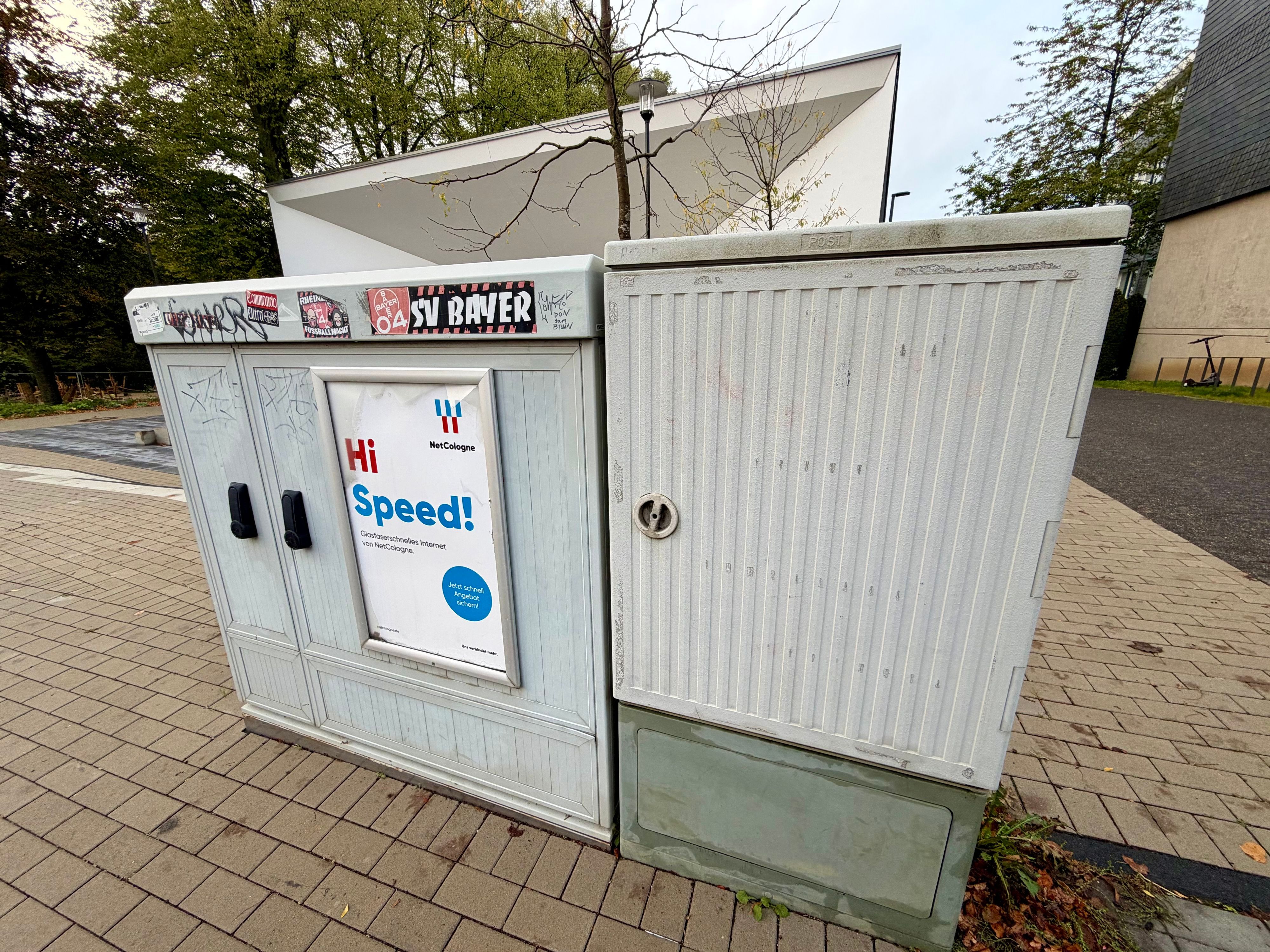 Stromkasten vor dem Kulturforum Burscheid
