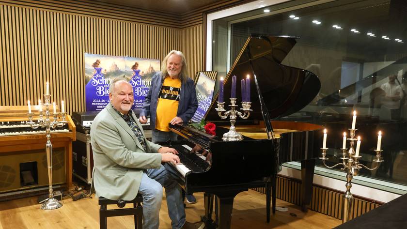 Martin Doepke (r.) traf sich mit Dieter Dierks in dessen Studios in Stommeln, wo einst die Musik zu „Die Schöne und das Biest“ aufgenommen wurde.