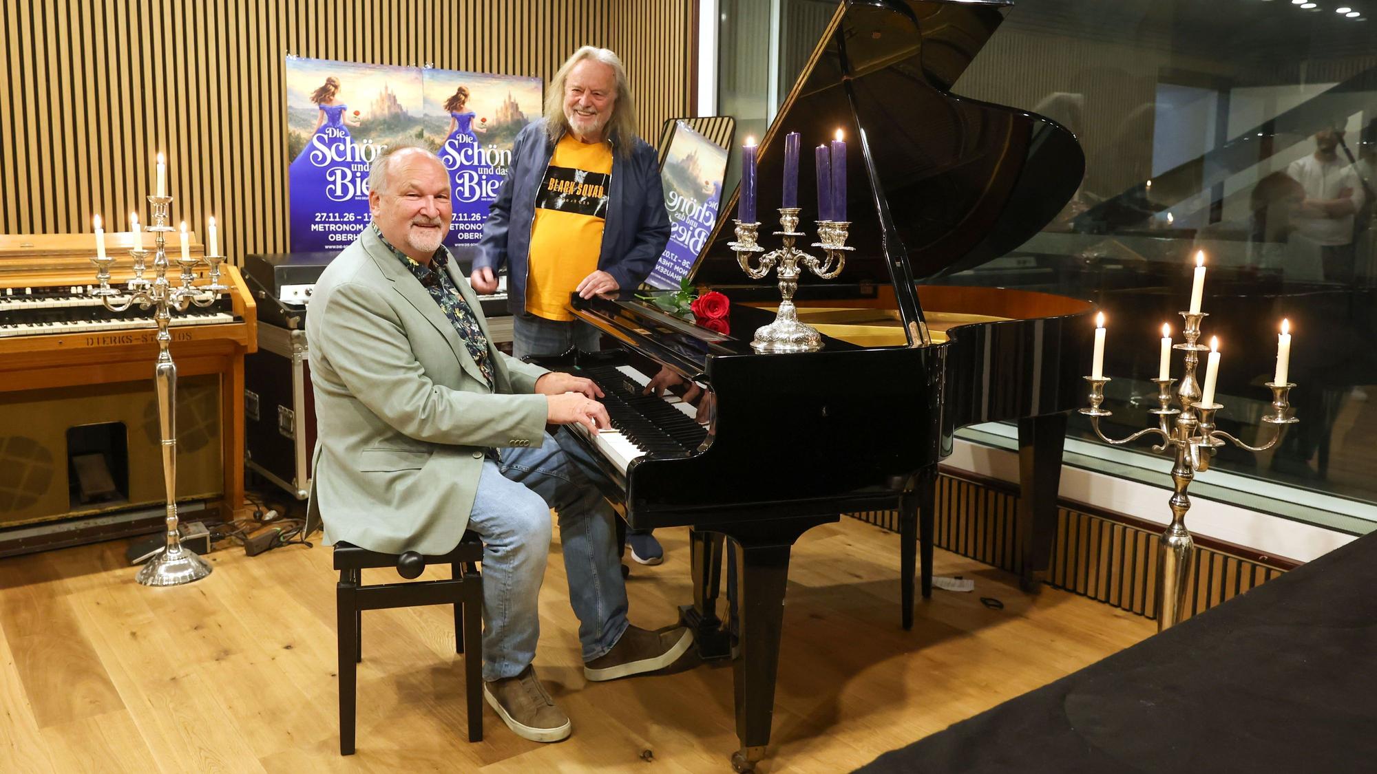 Martin Doepke (r.) traf sich mit Dieter Dierks in dessen Studios in Stommeln, wo einst die Musik zu „Die Schöne und das Biest“ aufgenommen wurde.