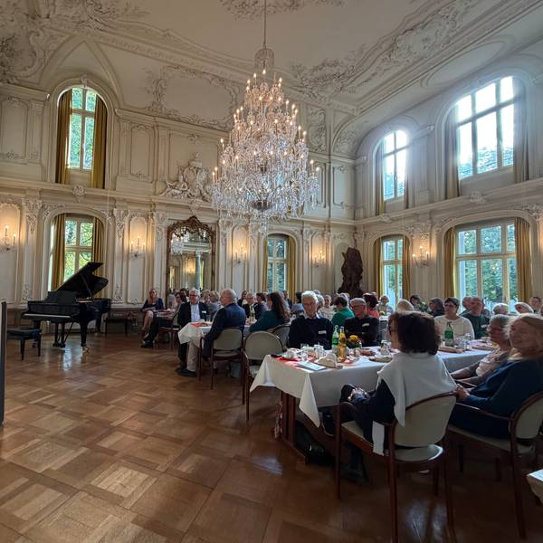 Feier zu zehn Jahren Lesementoren im Spiegelsaal von Schloss Morsbroich.