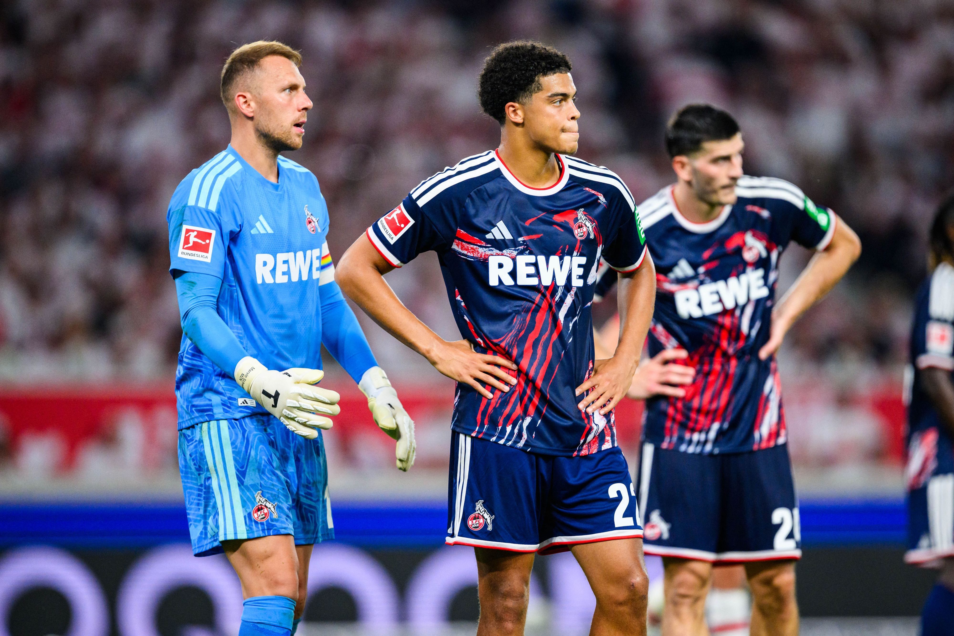 Schwierigkeiten, die Null zu halten: Torwart Marvin Schwäbe, Jahmai Simpson-Pusey und Luka Lochoshvili nach dem 1:4 in Stuttgart.