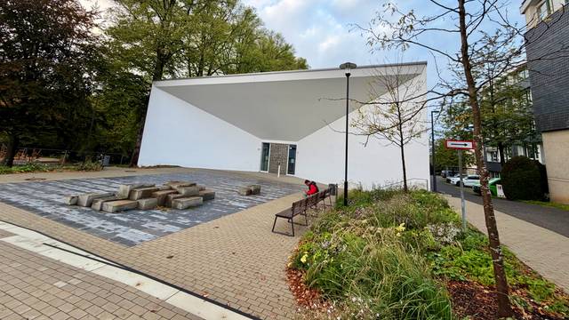 Der Vorplatz des Kulturforums Burscheid